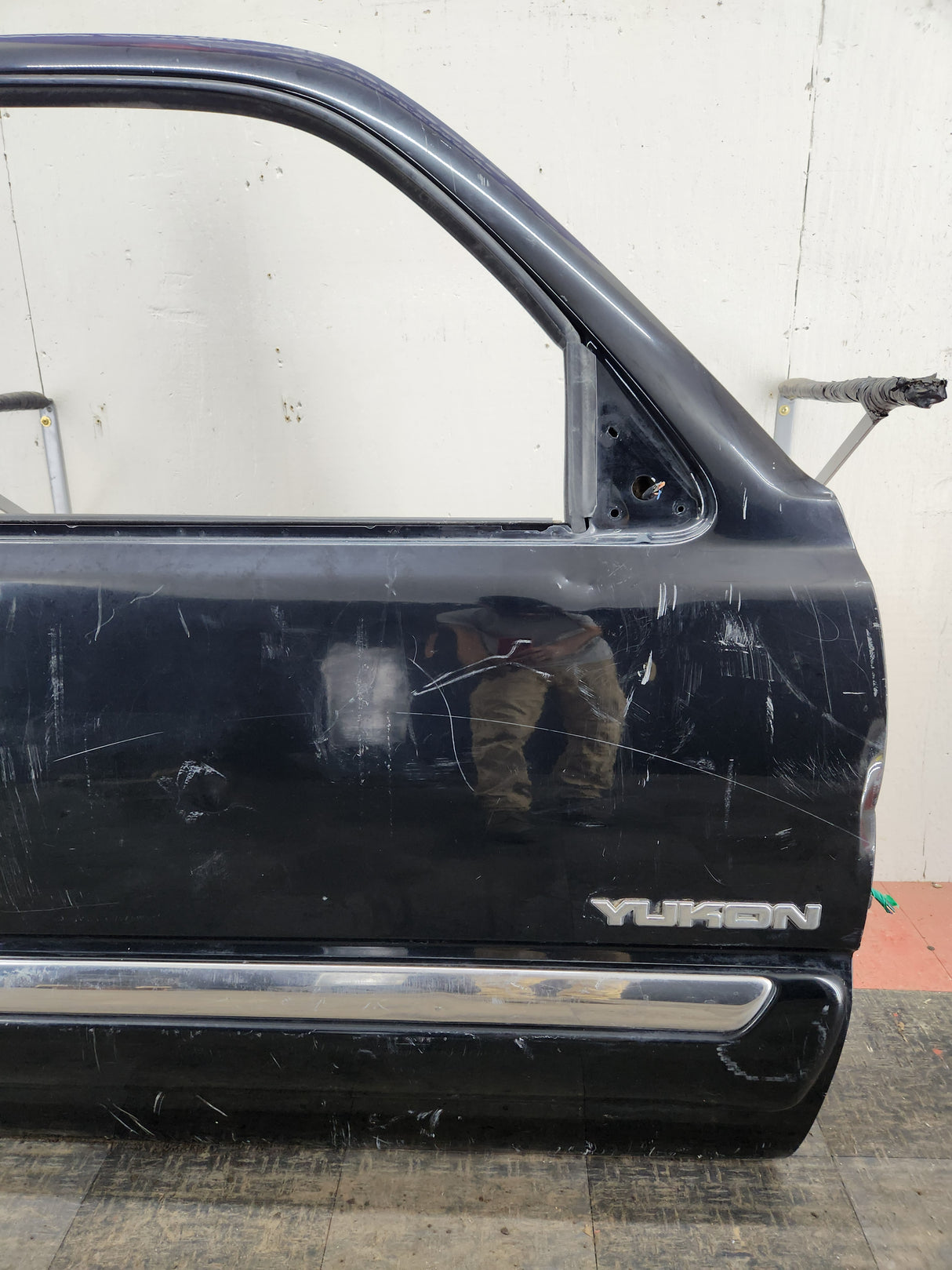1999-2006 Chevrolet Silverado / GMC Sierra 1500 2500 3500 HD Front Passenger side Door RH
