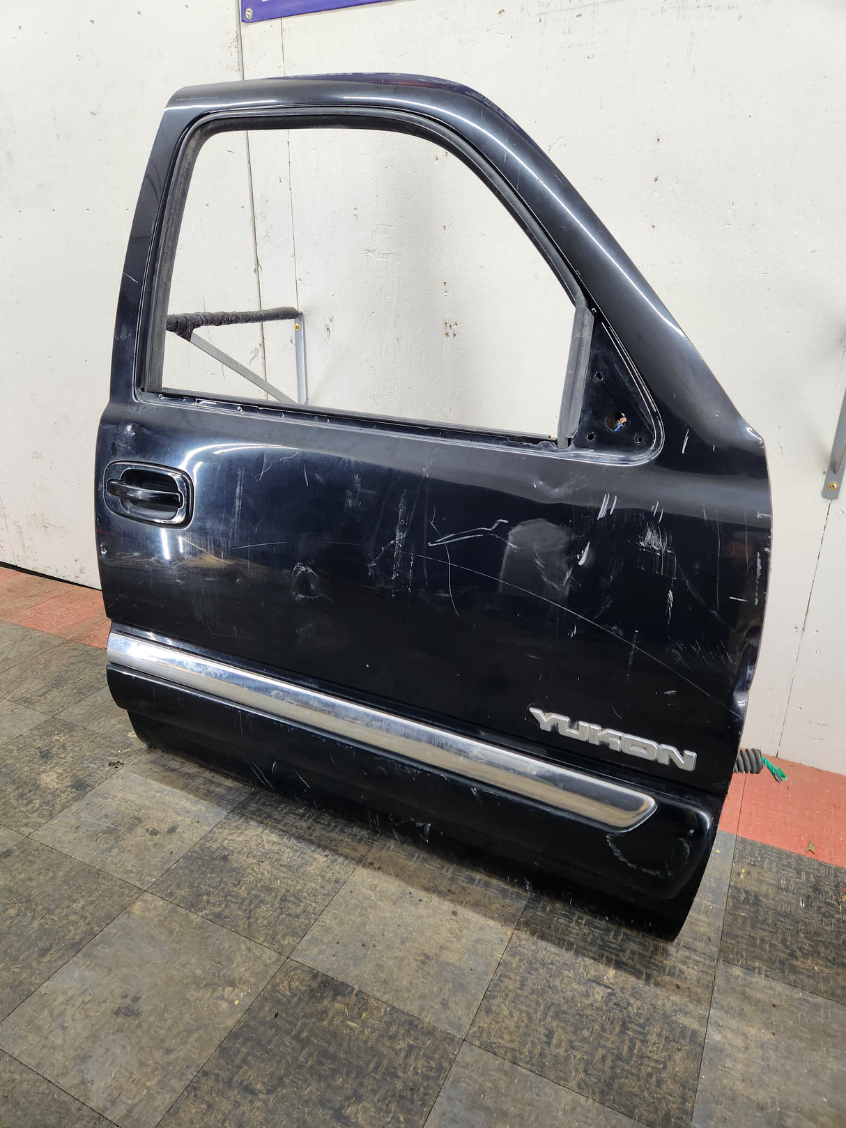 1999-2006 Chevrolet Silverado / GMC Sierra 1500 2500 3500 HD Front Passenger side Door RH