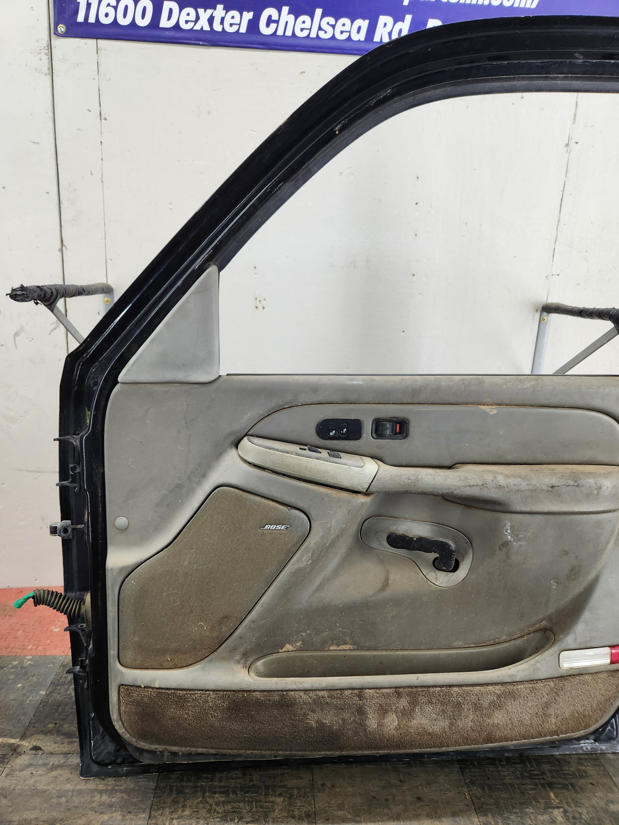 1999-2006 Chevrolet Silverado / GMC Sierra 1500 2500 3500 HD Front Passenger side Door RH