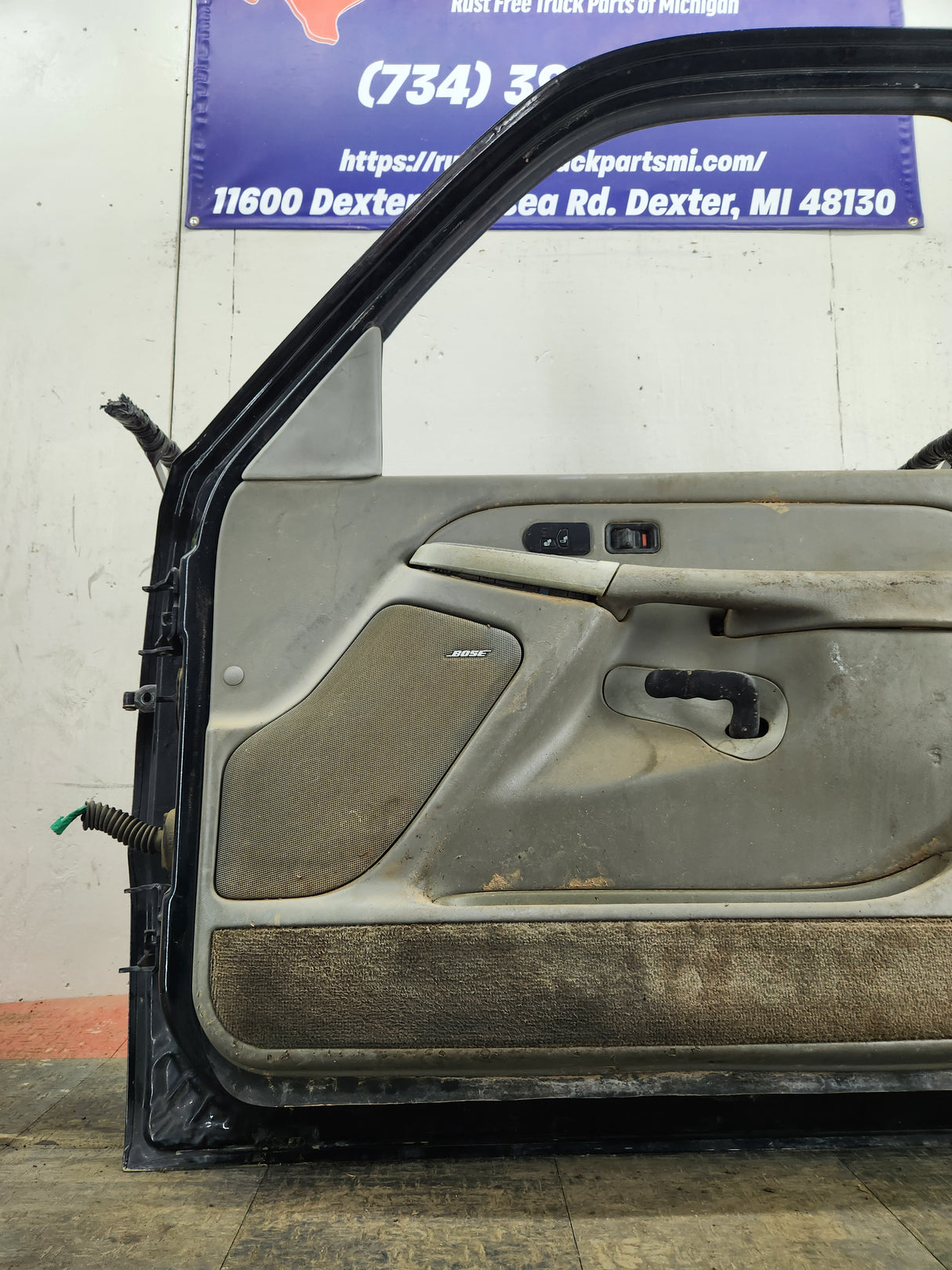 1999-2006 Chevrolet Silverado / GMC Sierra 1500 2500 3500 HD Front Passenger side Door RH