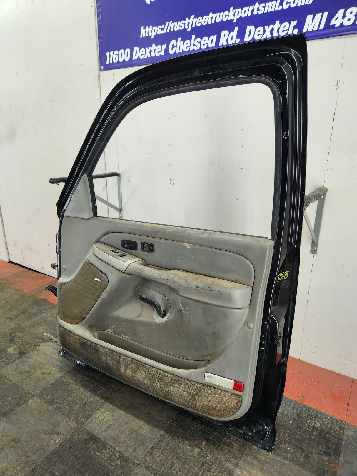 1999-2006 Chevrolet Silverado / GMC Sierra 1500 2500 3500 HD Front Passenger side Door RH