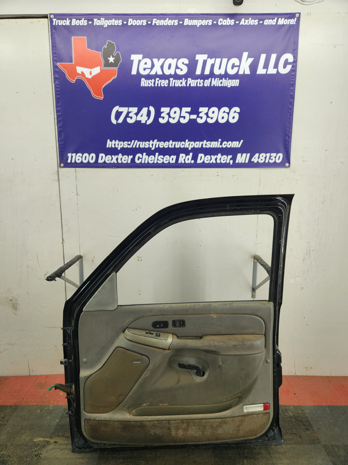 1999-2006 Chevrolet Silverado / GMC Sierra 1500 2500 3500 HD Front Passenger side Door RH