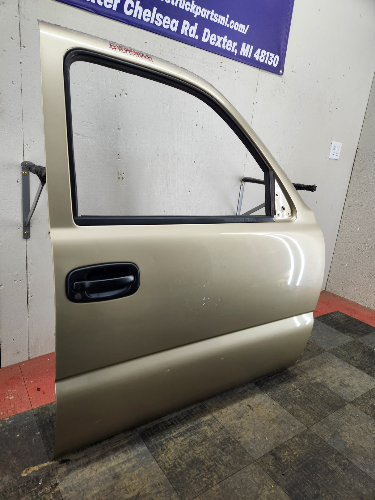 1999-2006 Chevrolet Silverado / GMC Sierra 1500 2500 3500 HD Front Passenger side Door RH