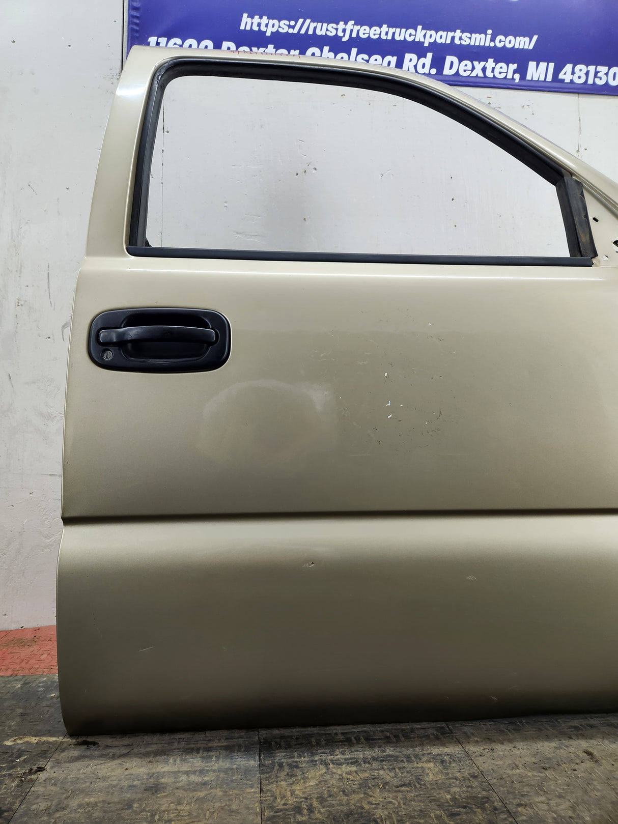 1999-2006 Chevrolet Silverado / GMC Sierra 1500 2500 3500 HD Front Passenger side Door RH