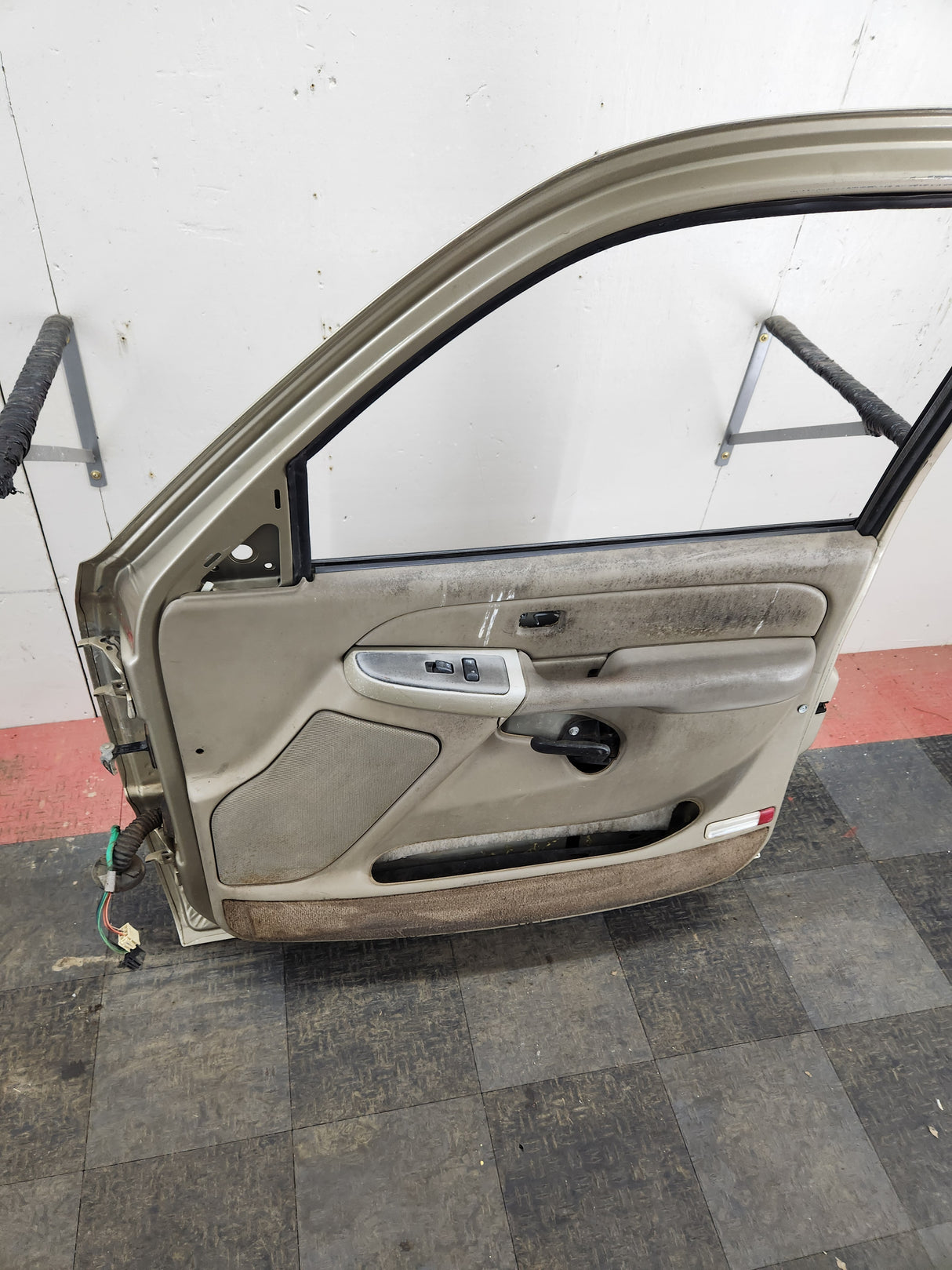 1999-2006 Chevrolet Silverado / GMC Sierra 1500 2500 3500 HD Front Passenger side Door RH