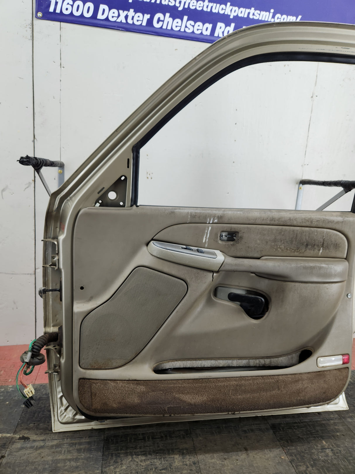 1999-2006 Chevrolet Silverado / GMC Sierra 1500 2500 3500 HD Front Passenger side Door RH