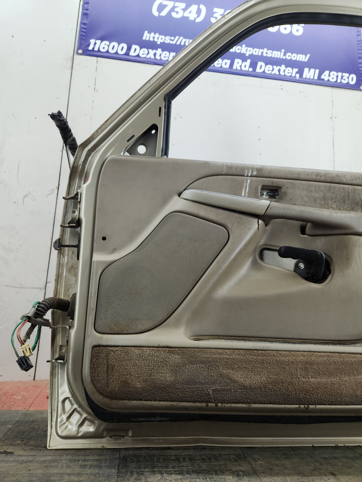 1999-2006 Chevrolet Silverado / GMC Sierra 1500 2500 3500 HD Front Passenger side Door RH