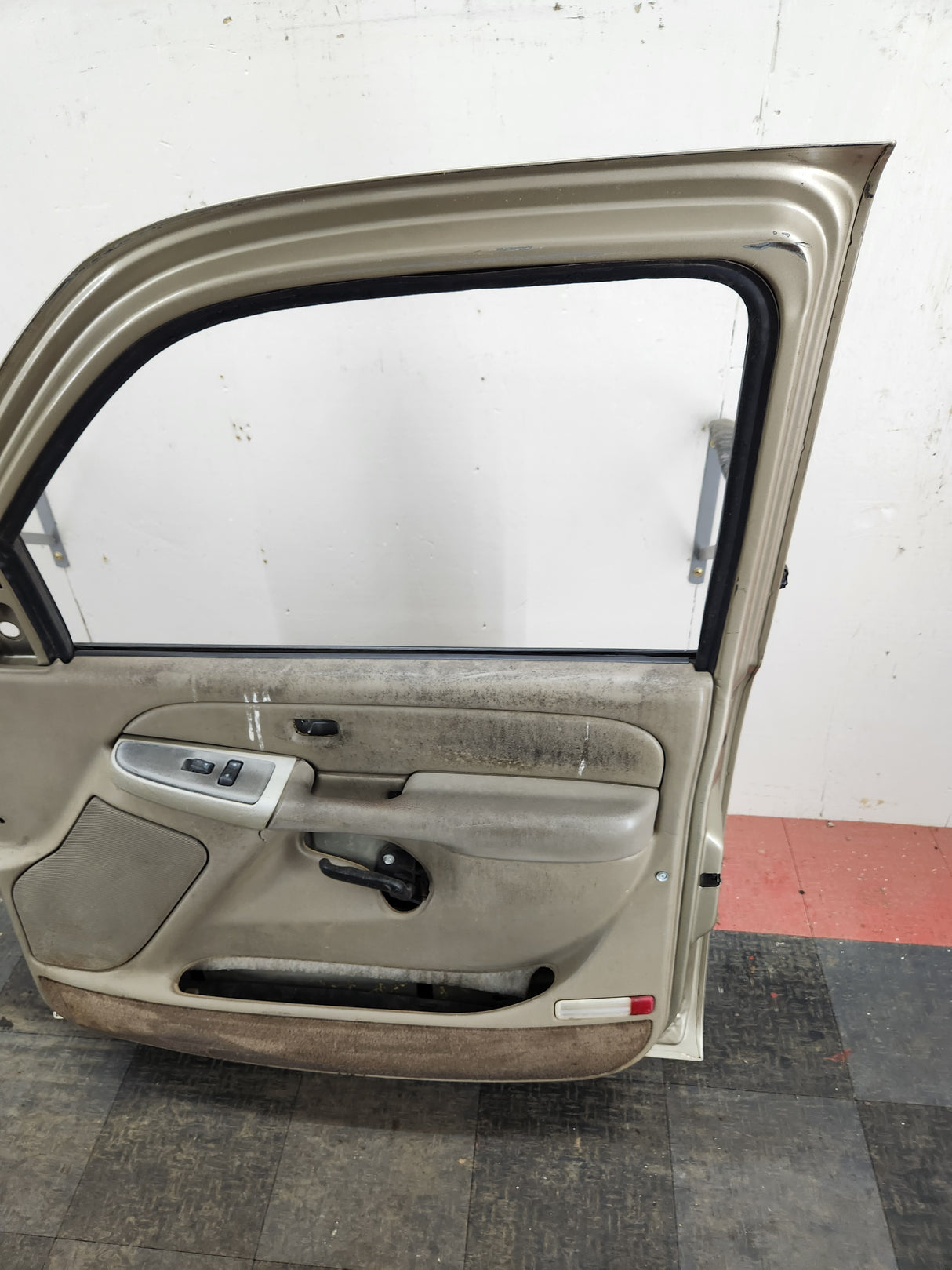 1999-2006 Chevrolet Silverado / GMC Sierra 1500 2500 3500 HD Front Passenger side Door RH