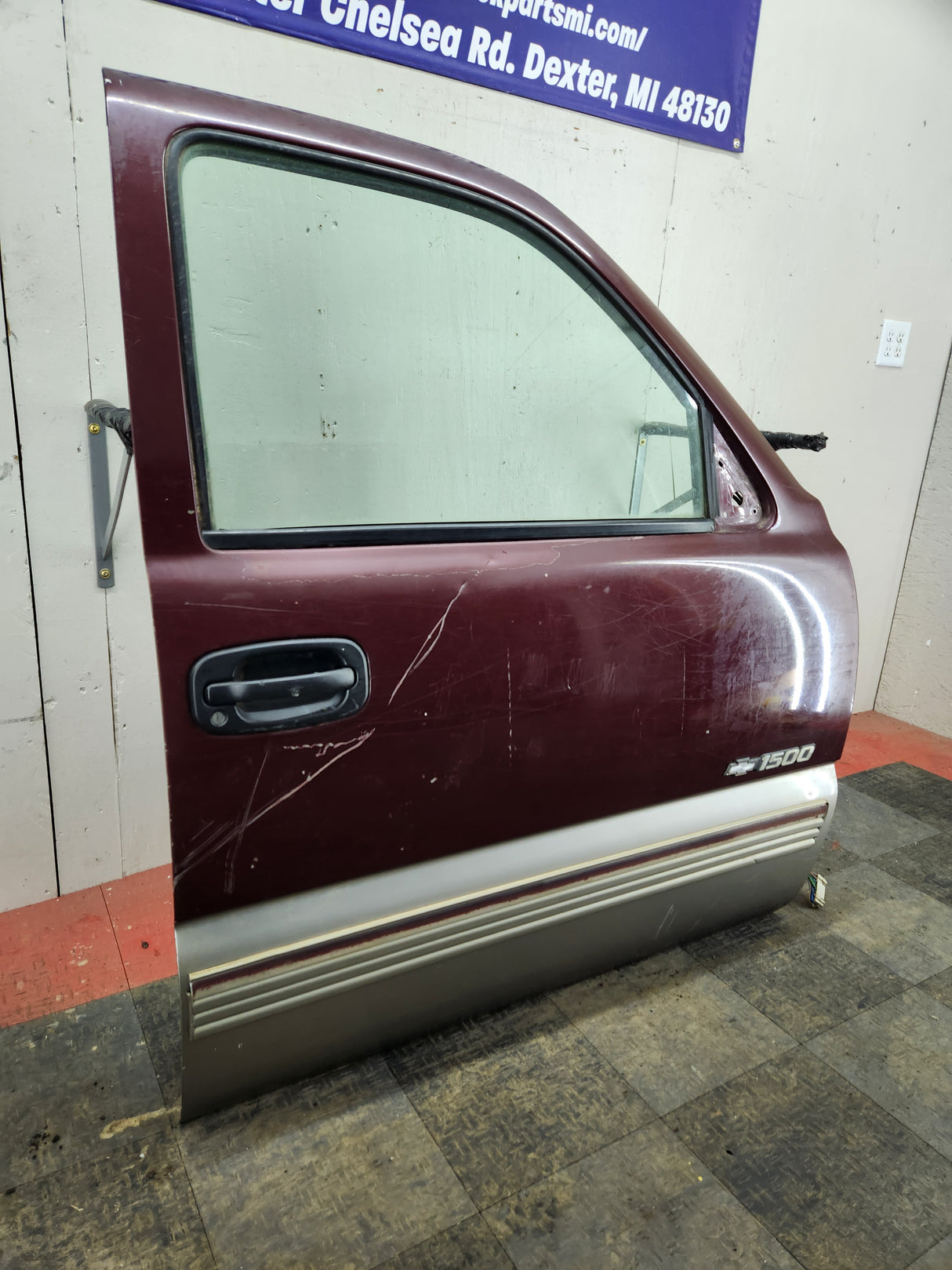 1999-2006 Chevrolet Silverado / GMC Sierra 1500 2500 3500 HD Front Passenger side Door RH