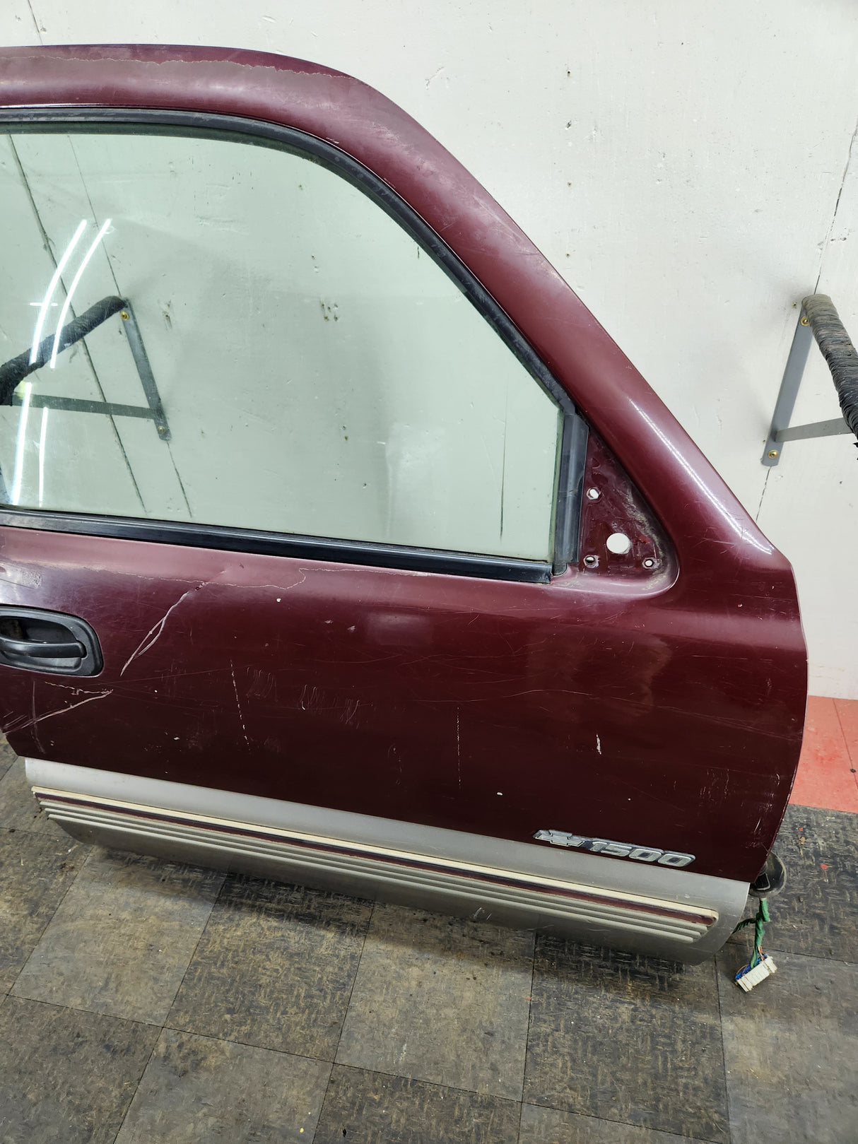 1999-2006 Chevrolet Silverado / GMC Sierra 1500 2500 3500 HD Front Passenger side Door RH