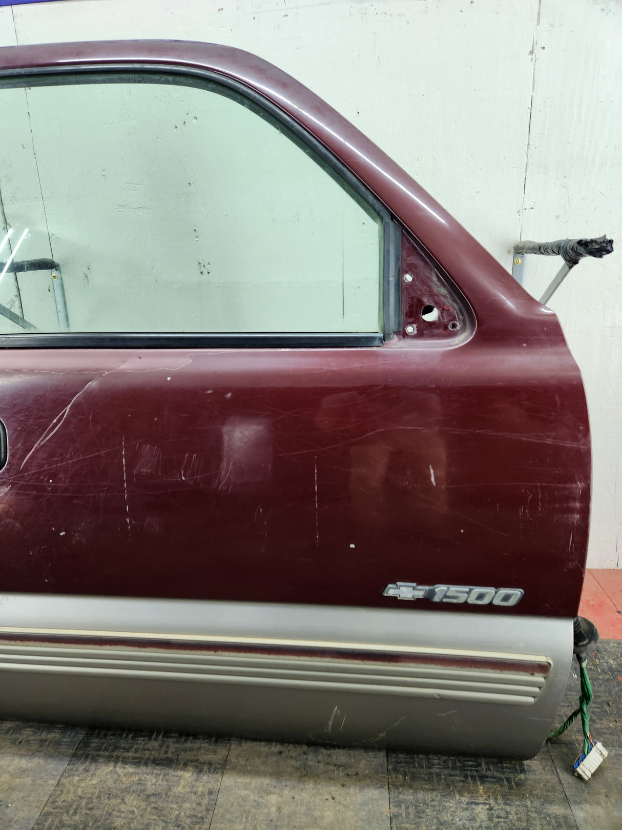 1999-2006 Chevrolet Silverado / GMC Sierra 1500 2500 3500 HD Front Passenger side Door RH