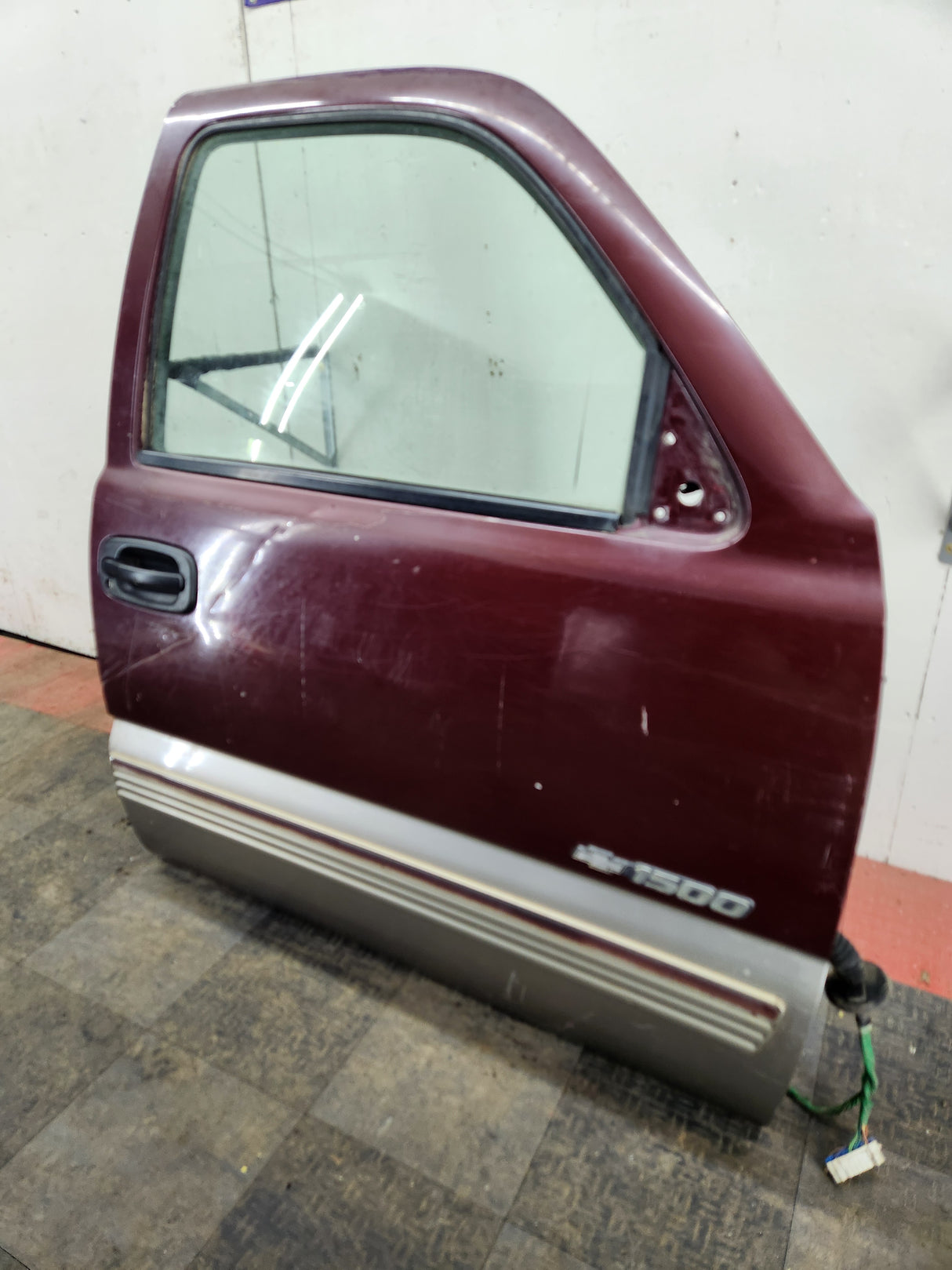 1999-2006 Chevrolet Silverado / GMC Sierra 1500 2500 3500 HD Front Passenger side Door RH