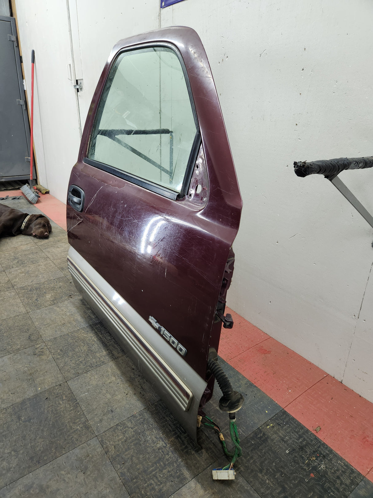 1999-2006 Chevrolet Silverado / GMC Sierra 1500 2500 3500 HD Front Passenger side Door RH