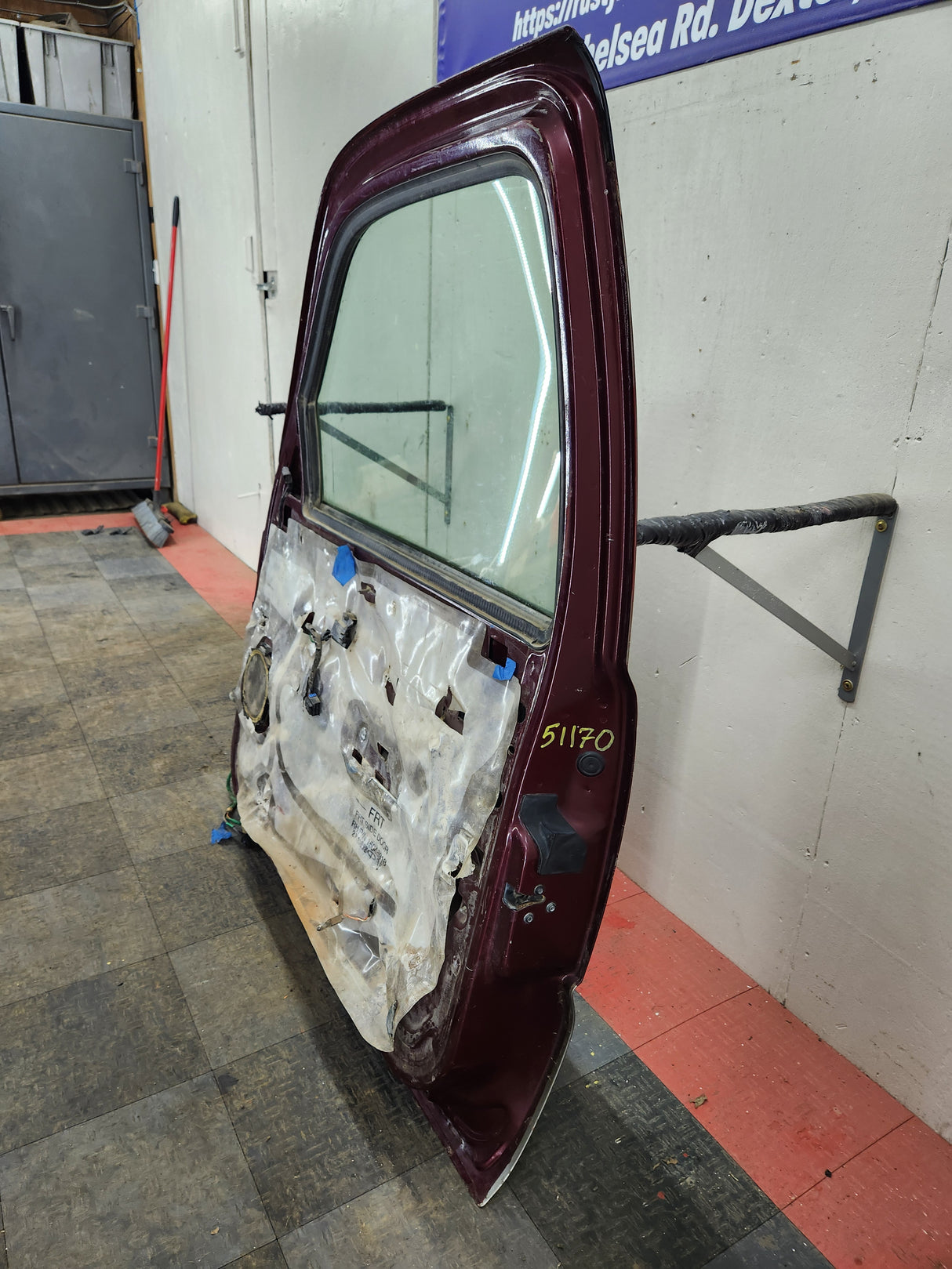 1999-2006 Chevrolet Silverado / GMC Sierra 1500 2500 3500 HD Front Passenger side Door RH