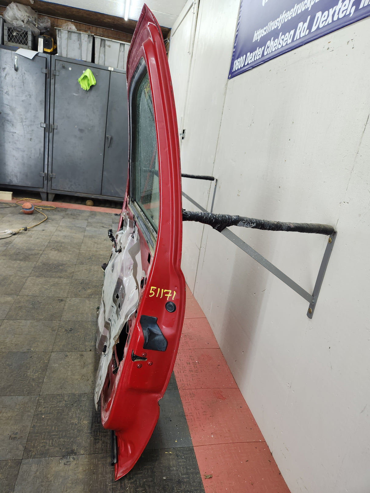 1999-2006 Chevrolet Silverado / GMC Sierra 1500 2500 3500 HD Front Passenger side Door RH