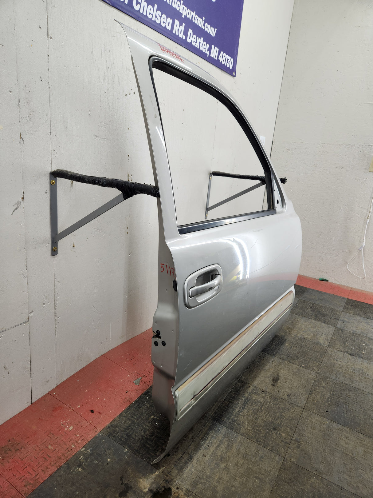 1999-2006 Chevrolet Silverado / GMC Sierra 1500 2500 3500 HD Front Passenger side Door RH
