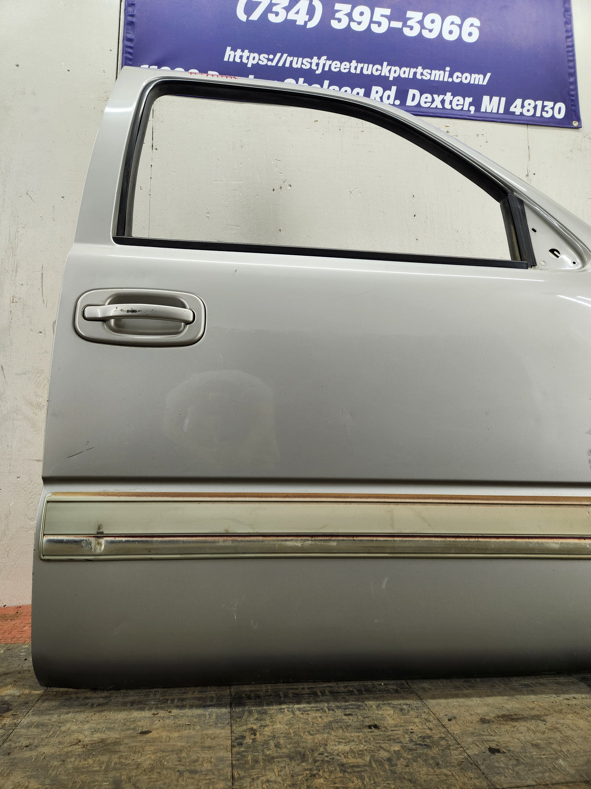 1999-2006 Chevrolet Silverado / GMC Sierra 1500 2500 3500 HD Front Passenger side Door RH