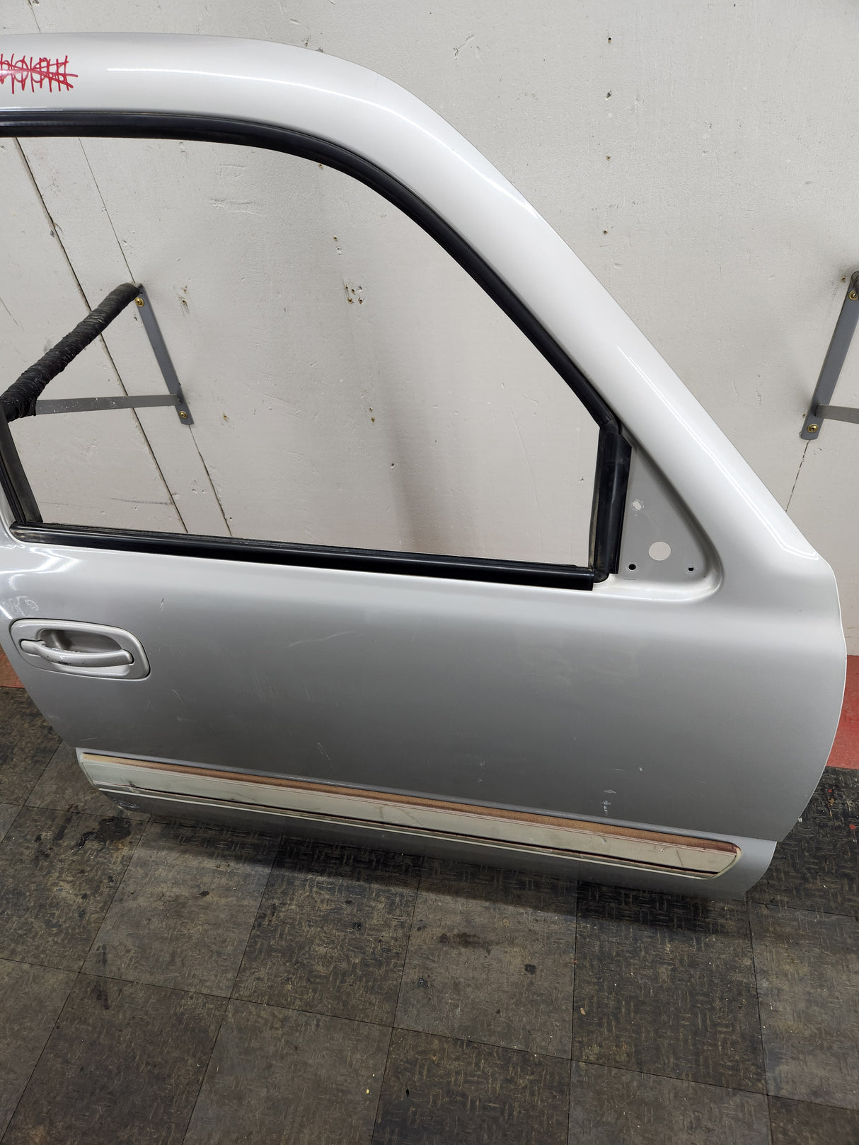 1999-2006 Chevrolet Silverado / GMC Sierra 1500 2500 3500 HD Front Passenger side Door RH