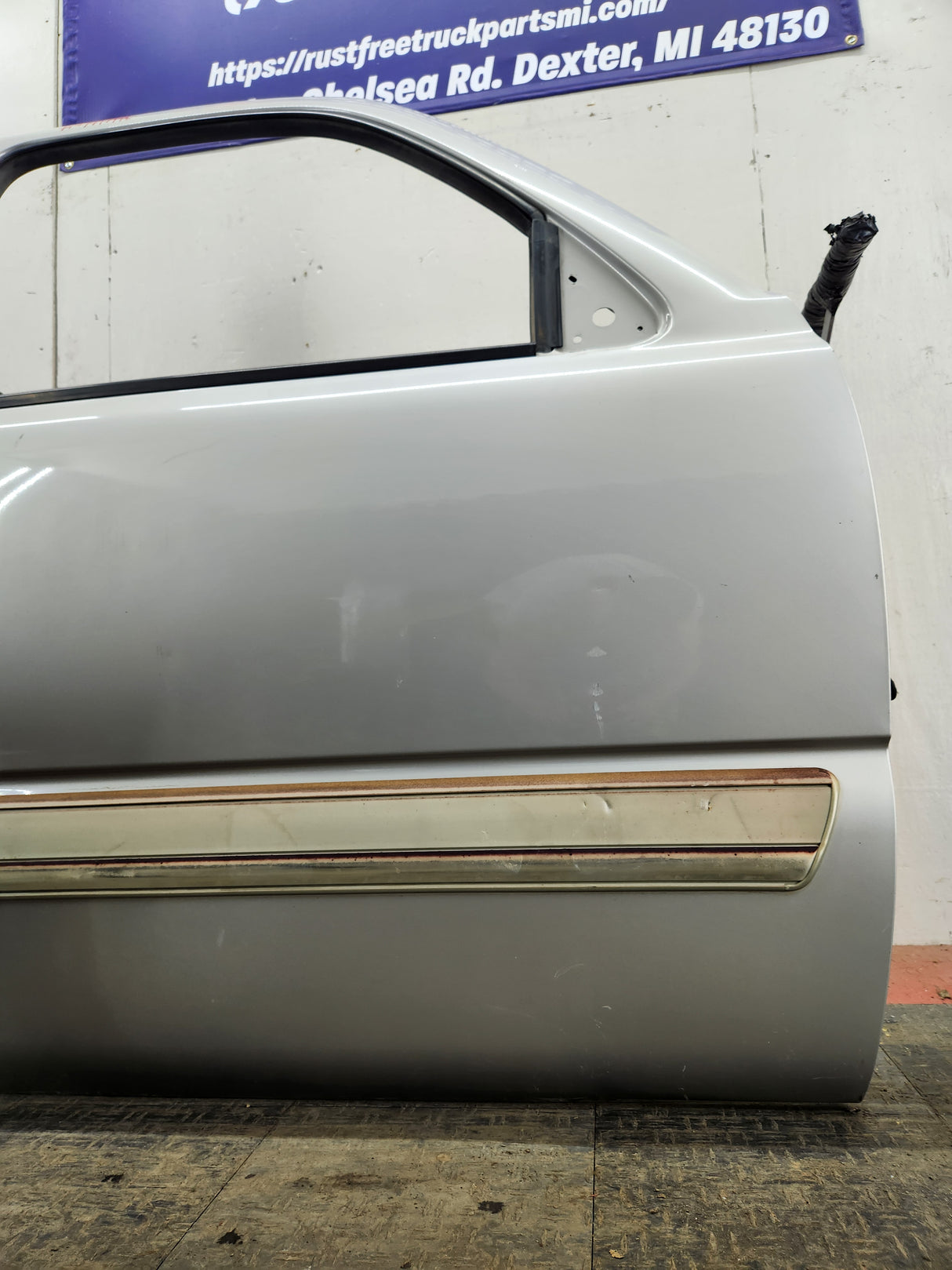 1999-2006 Chevrolet Silverado / GMC Sierra 1500 2500 3500 HD Front Passenger side Door RH