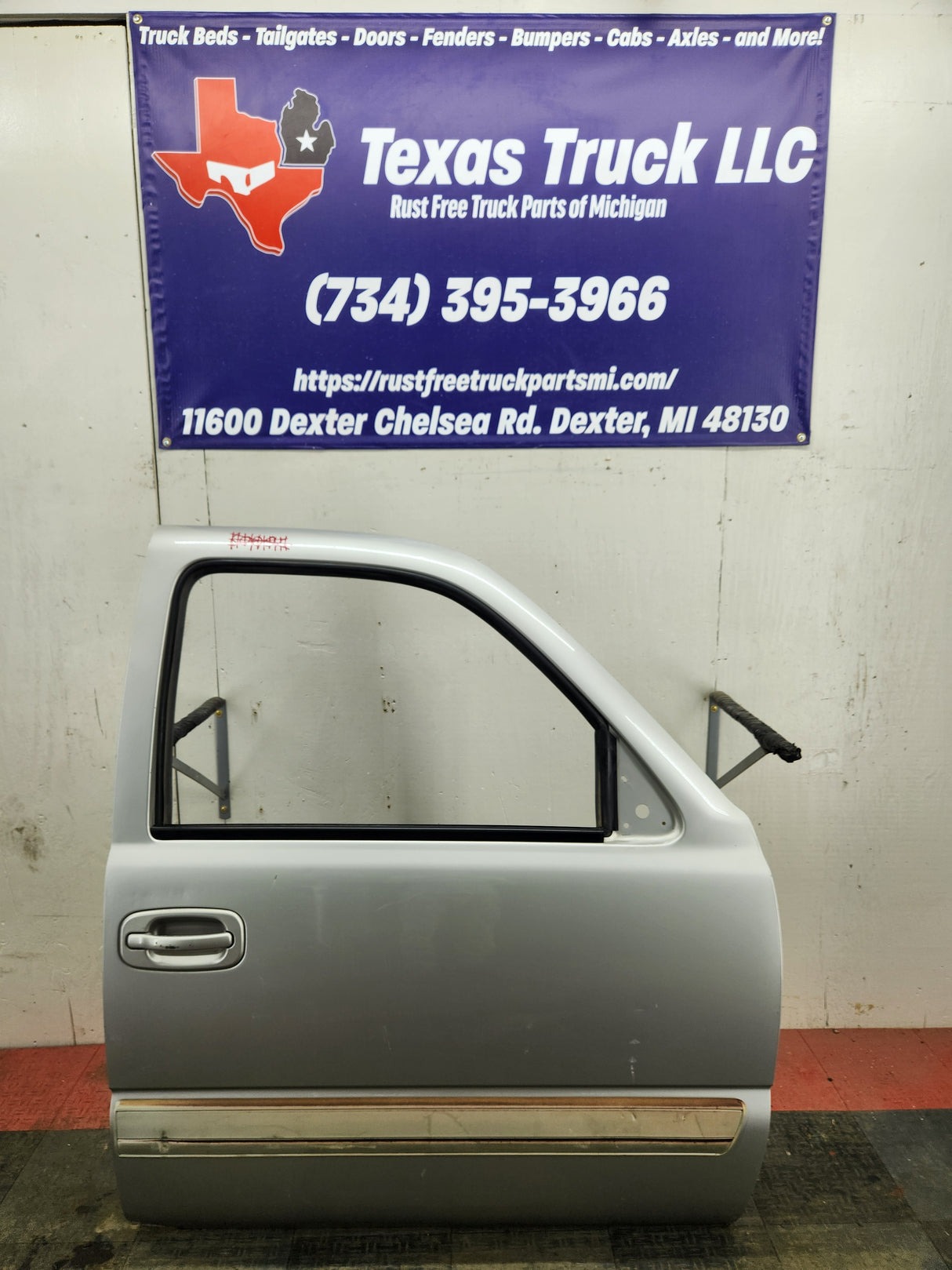 1999-2006 Chevrolet Silverado / GMC Sierra 1500 2500 3500 HD Front Passenger side Door RH