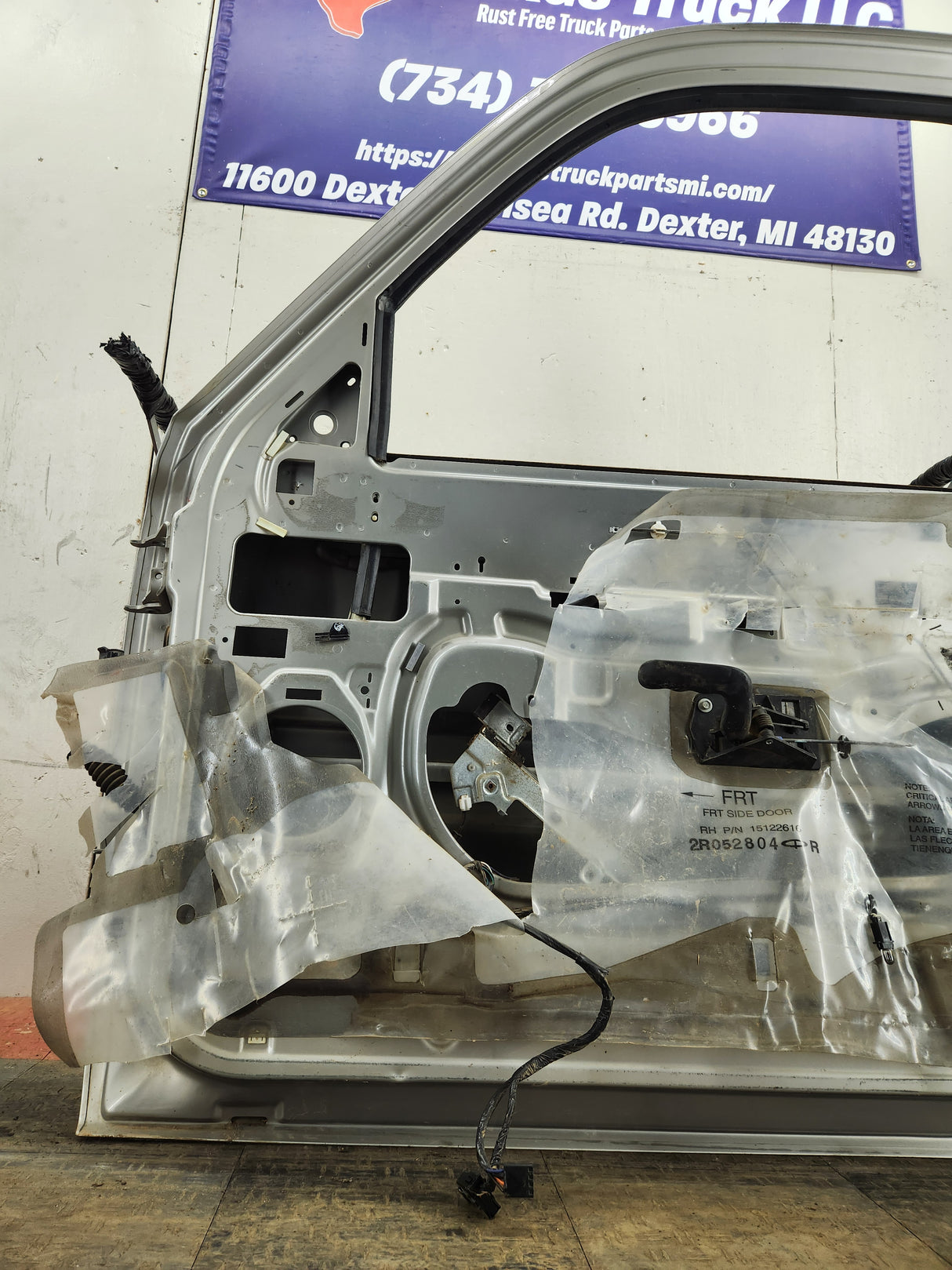 1999-2006 Chevrolet Silverado / GMC Sierra 1500 2500 3500 HD Front Passenger side Door RH