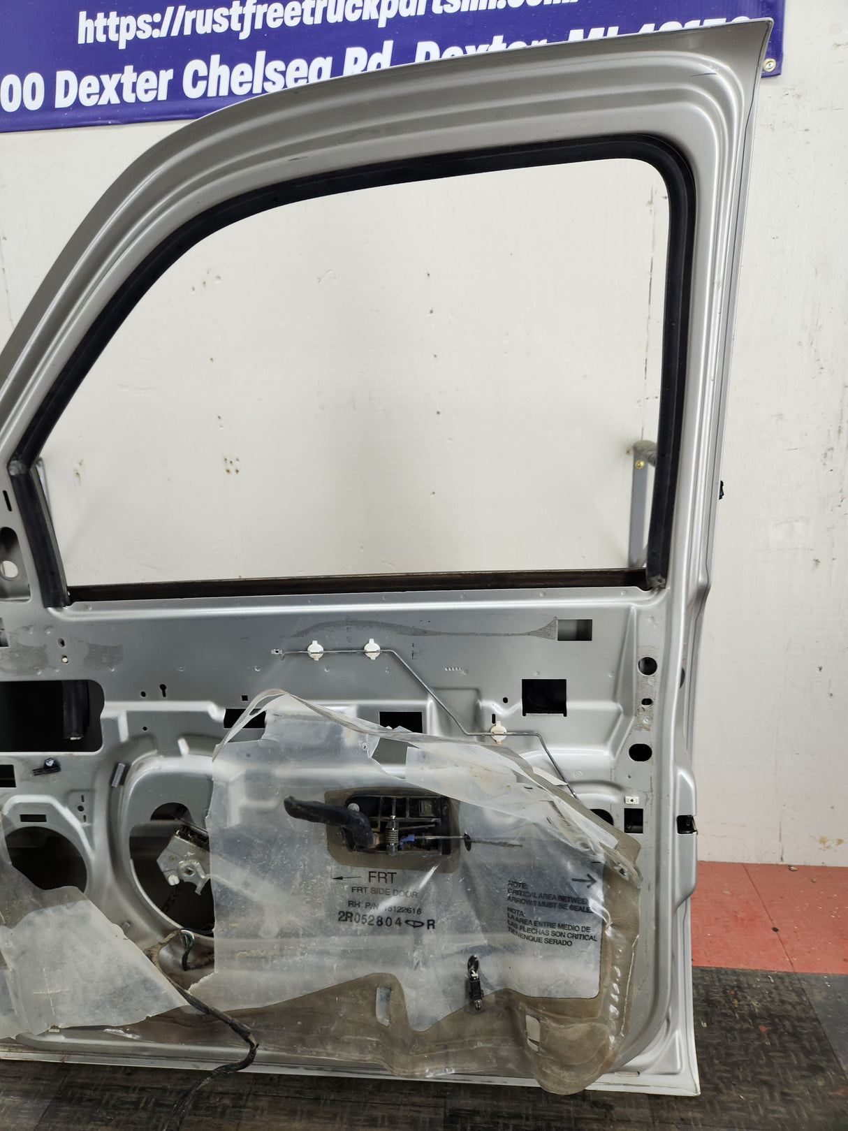 1999-2006 Chevrolet Silverado / GMC Sierra 1500 2500 3500 HD Front Passenger side Door RH