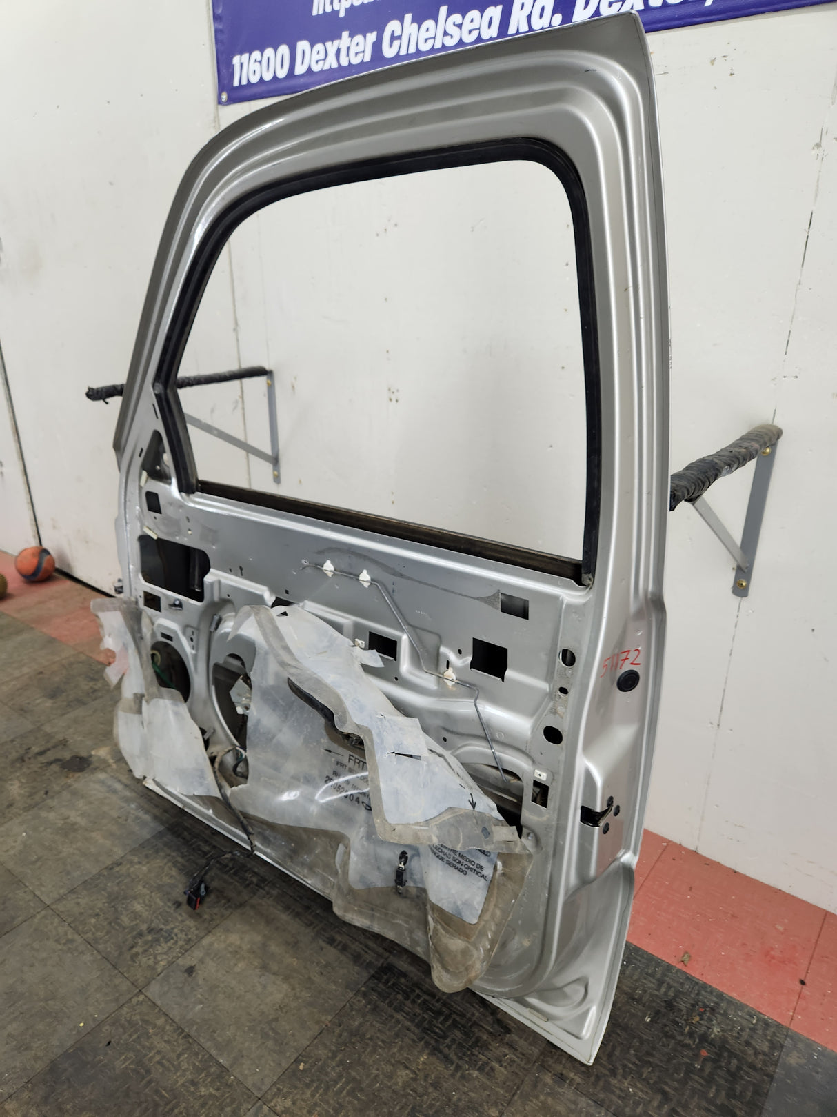 1999-2006 Chevrolet Silverado / GMC Sierra 1500 2500 3500 HD Front Passenger side Door RH