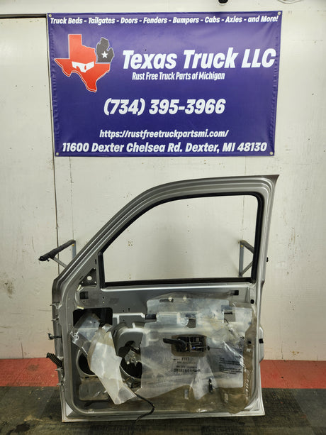 1999-2006 Chevrolet Silverado / GMC Sierra 1500 2500 3500 HD Front Passenger side Door RH