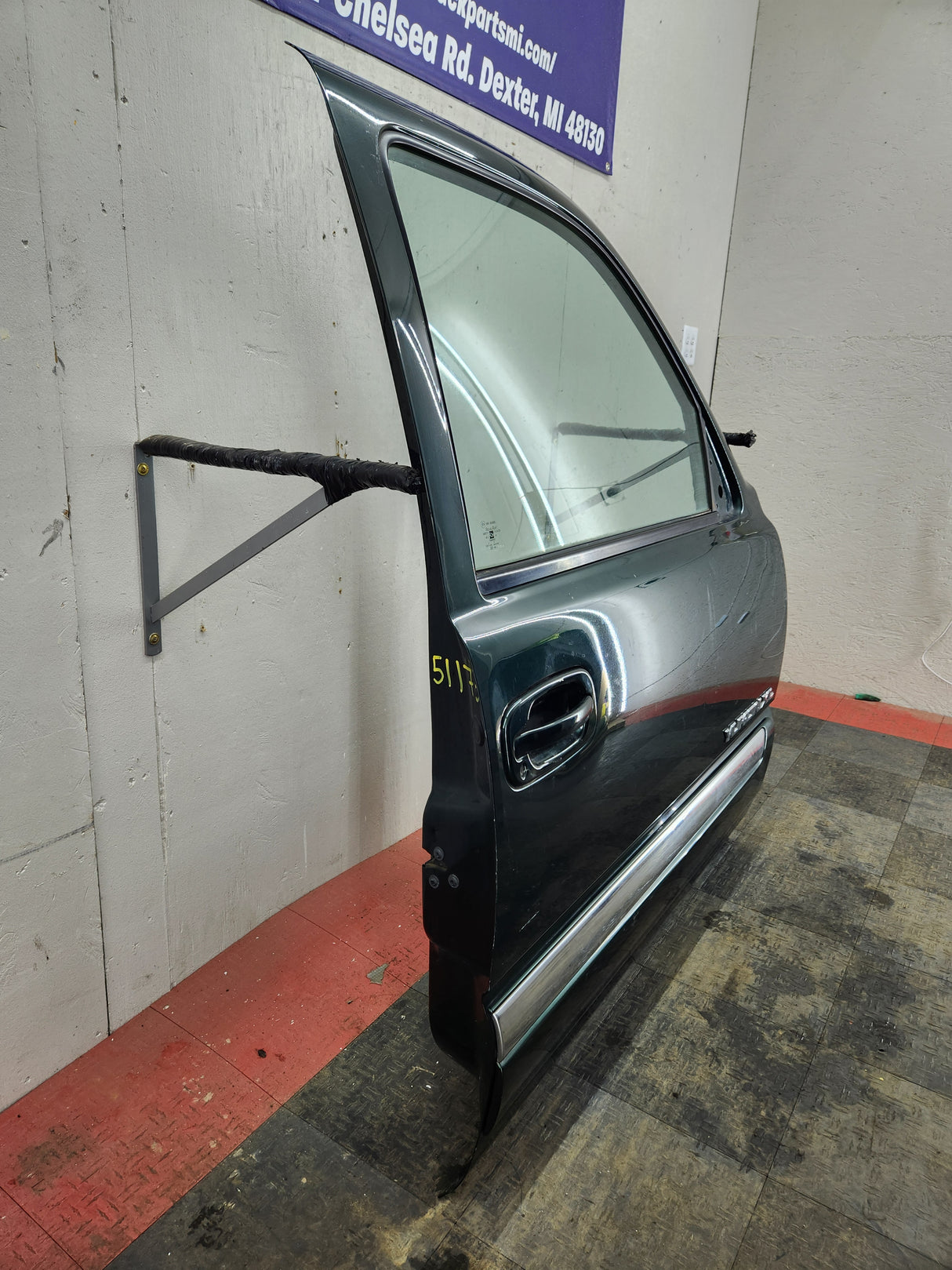 1999-2006 Chevrolet Silverado / GMC Sierra 1500 2500 3500 HD Front Passenger side Door RH