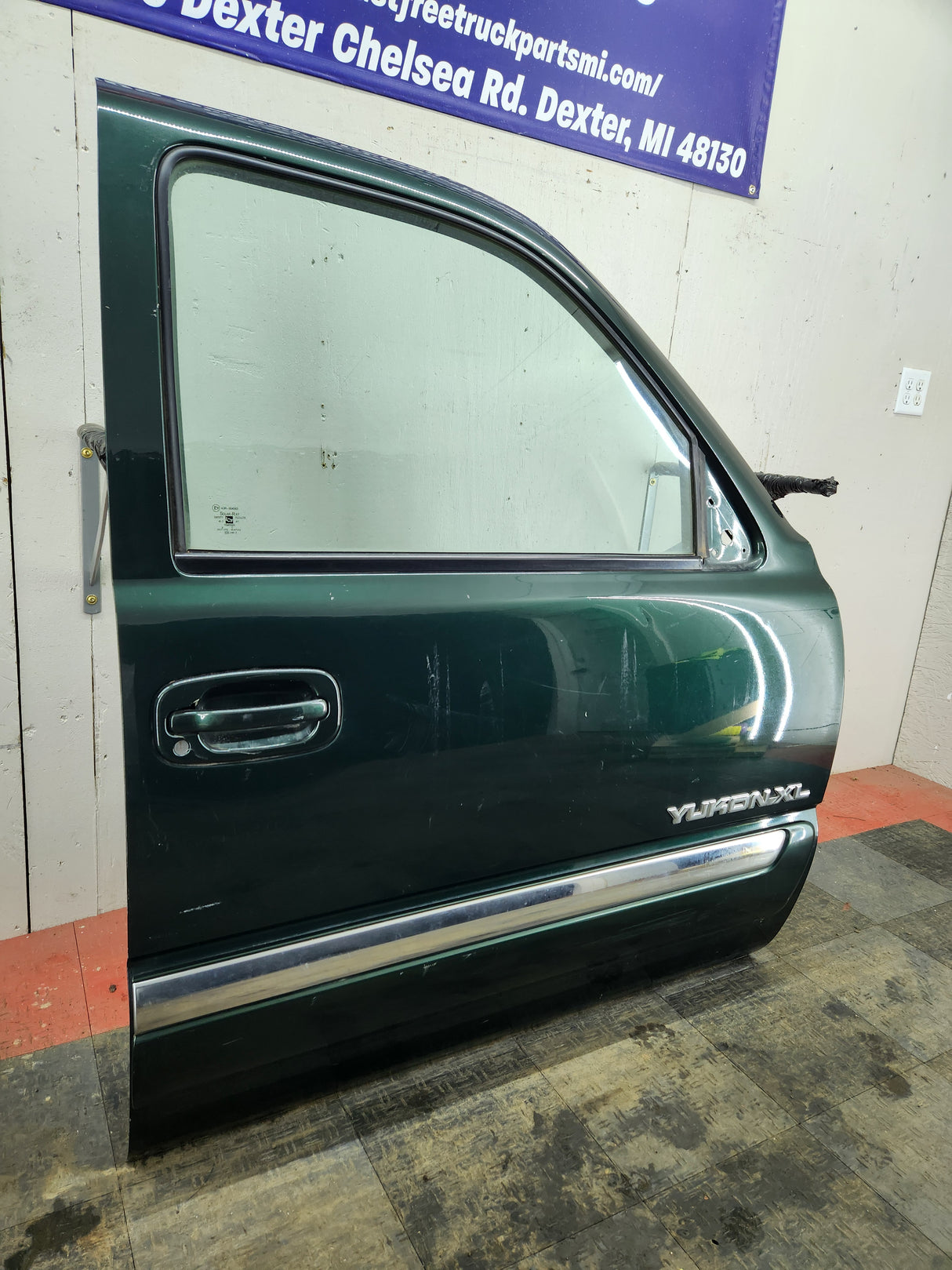 1999-2006 Chevrolet Silverado / GMC Sierra 1500 2500 3500 HD Front Passenger side Door RH