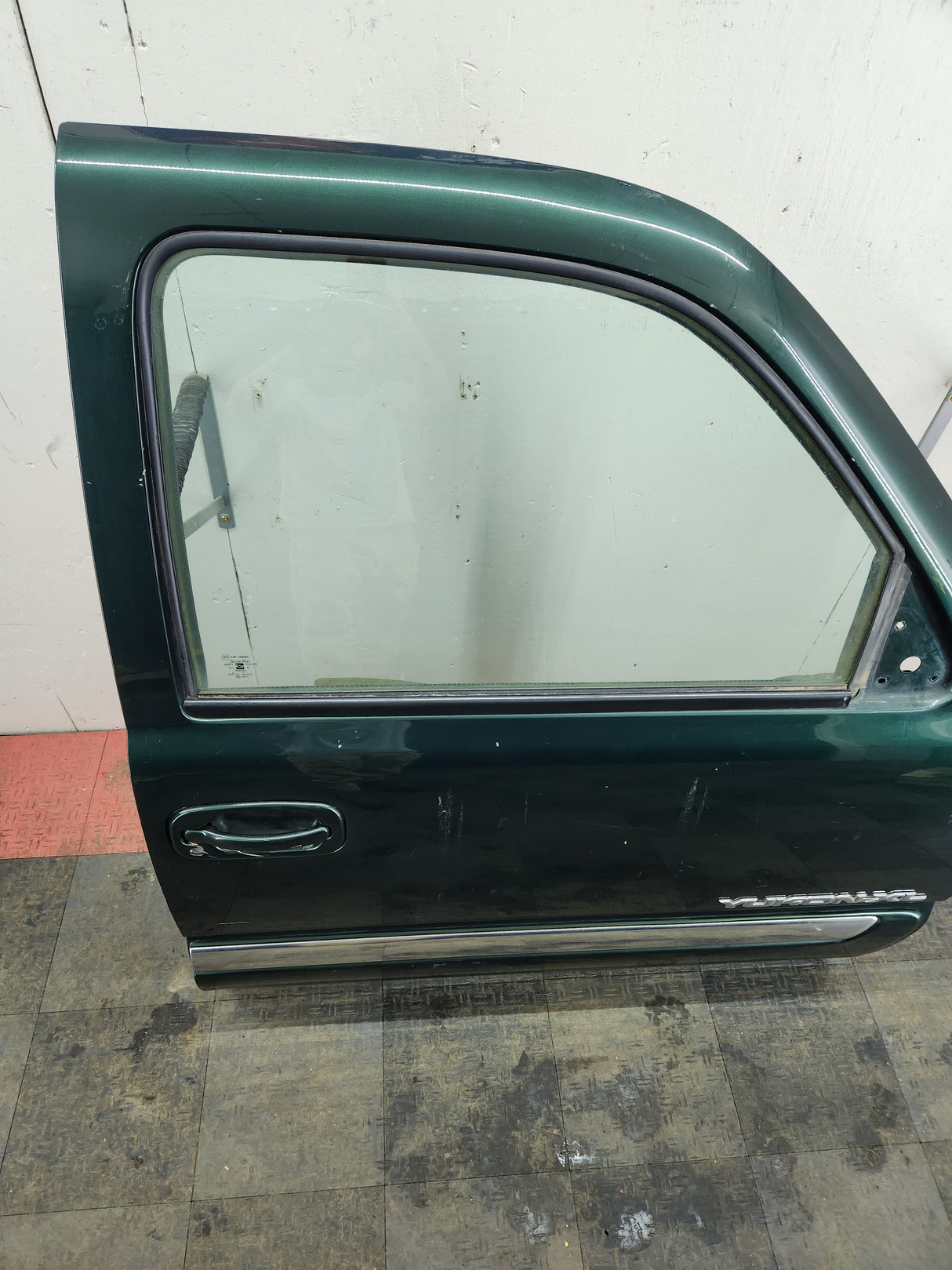 1999-2006 Chevrolet Silverado / GMC Sierra 1500 2500 3500 HD Front Passenger side Door RH