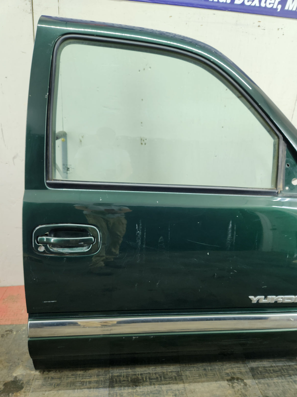 1999-2006 Chevrolet Silverado / GMC Sierra 1500 2500 3500 HD Front Passenger side Door RH