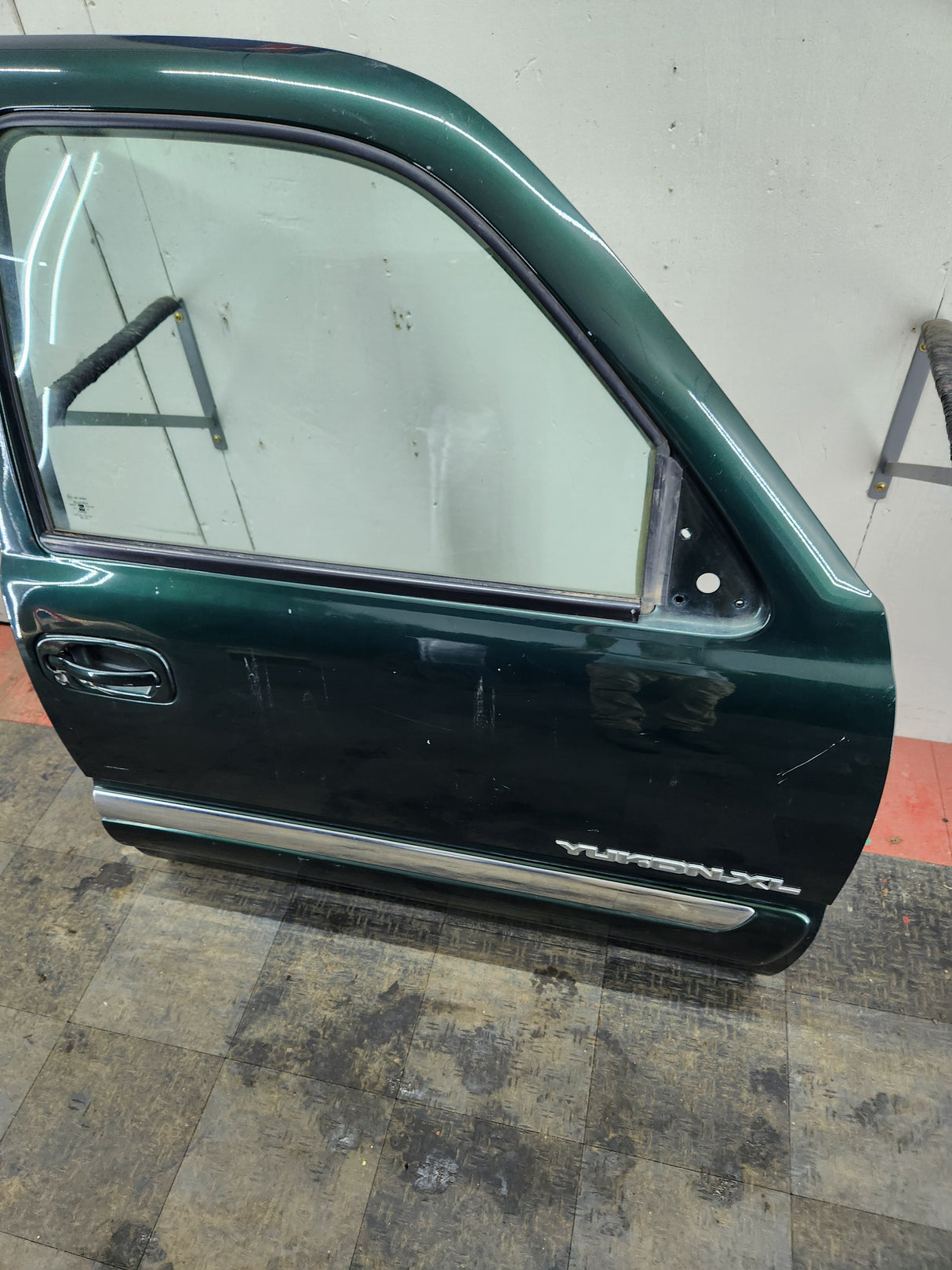 1999-2006 Chevrolet Silverado / GMC Sierra 1500 2500 3500 HD Front Passenger side Door RH
