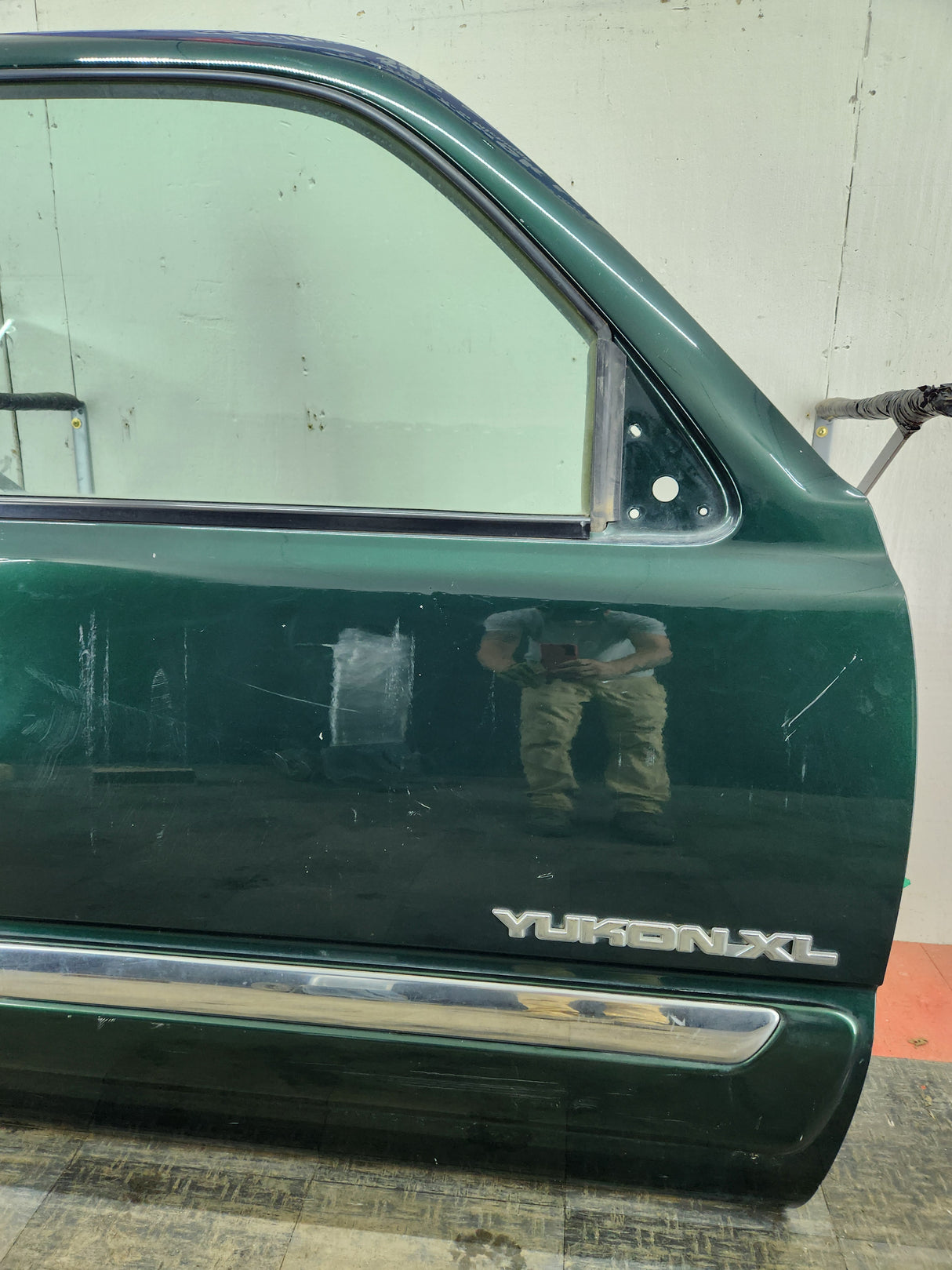 1999-2006 Chevrolet Silverado / GMC Sierra 1500 2500 3500 HD Front Passenger side Door RH