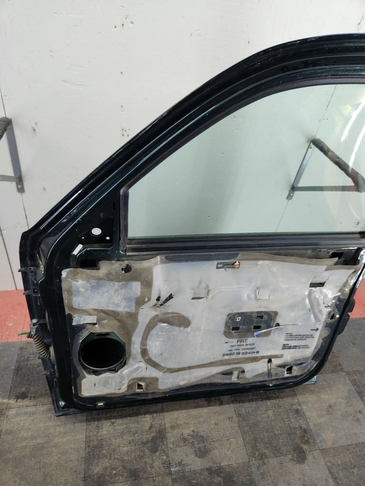 1999-2006 Chevrolet Silverado / GMC Sierra 1500 2500 3500 HD Front Passenger side Door RH