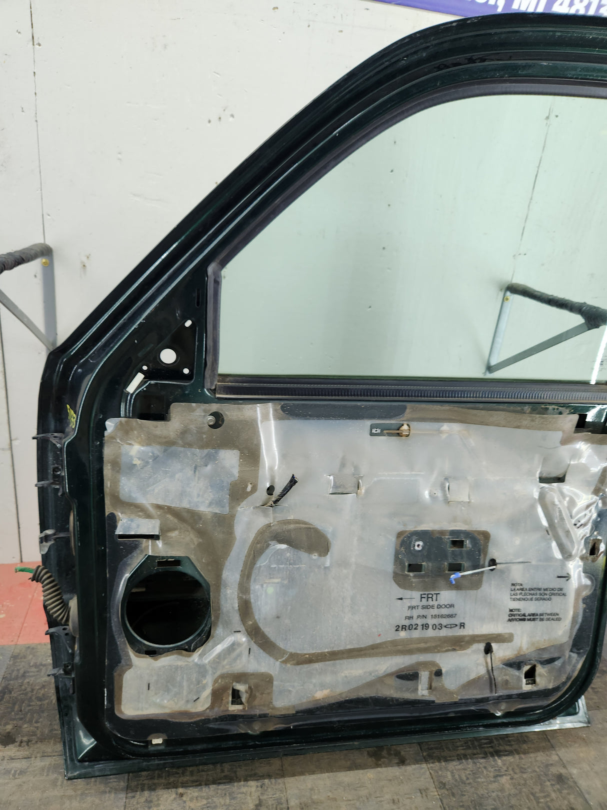 1999-2006 Chevrolet Silverado / GMC Sierra 1500 2500 3500 HD Front Passenger side Door RH
