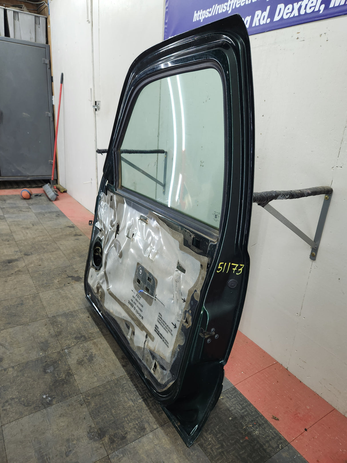 1999-2006 Chevrolet Silverado / GMC Sierra 1500 2500 3500 HD Front Passenger side Door RH