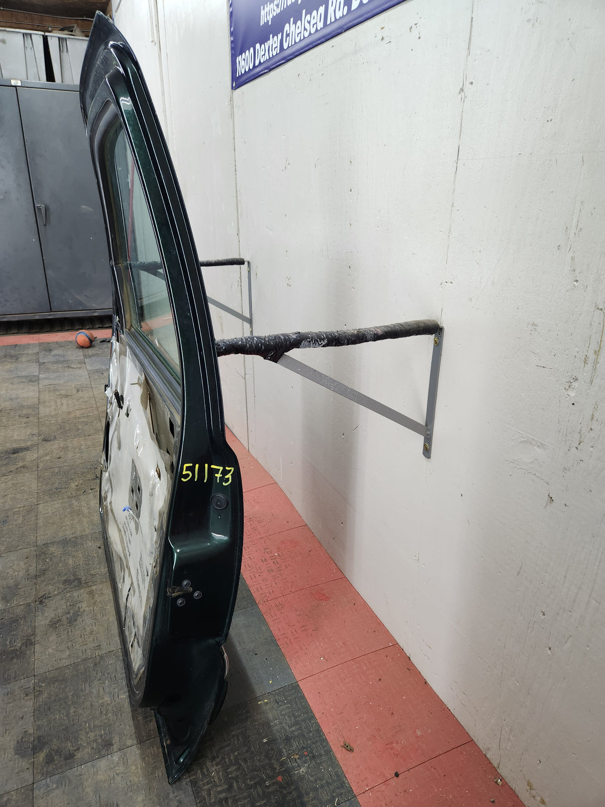 1999-2006 Chevrolet Silverado / GMC Sierra 1500 2500 3500 HD Front Passenger side Door RH