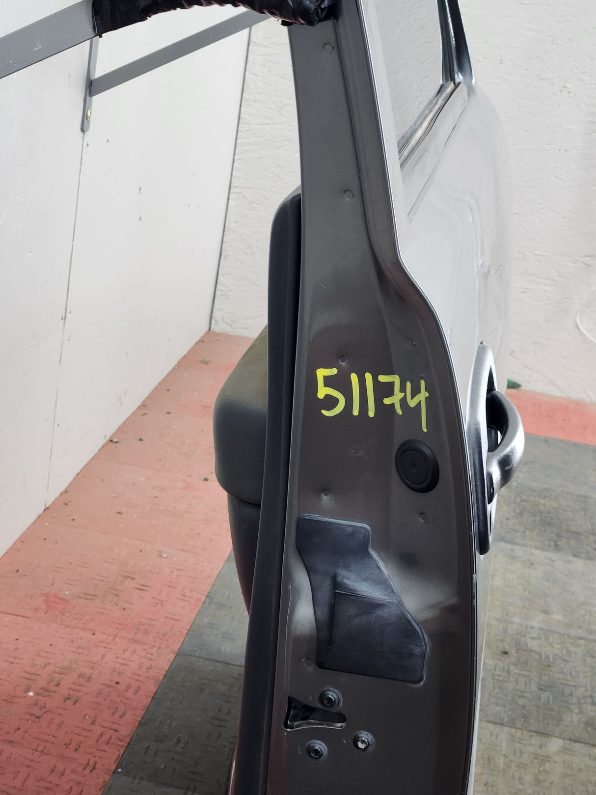 1999-2006 Chevrolet Silverado / GMC Sierra 1500 2500 3500 HD Front Passenger side Door RH
