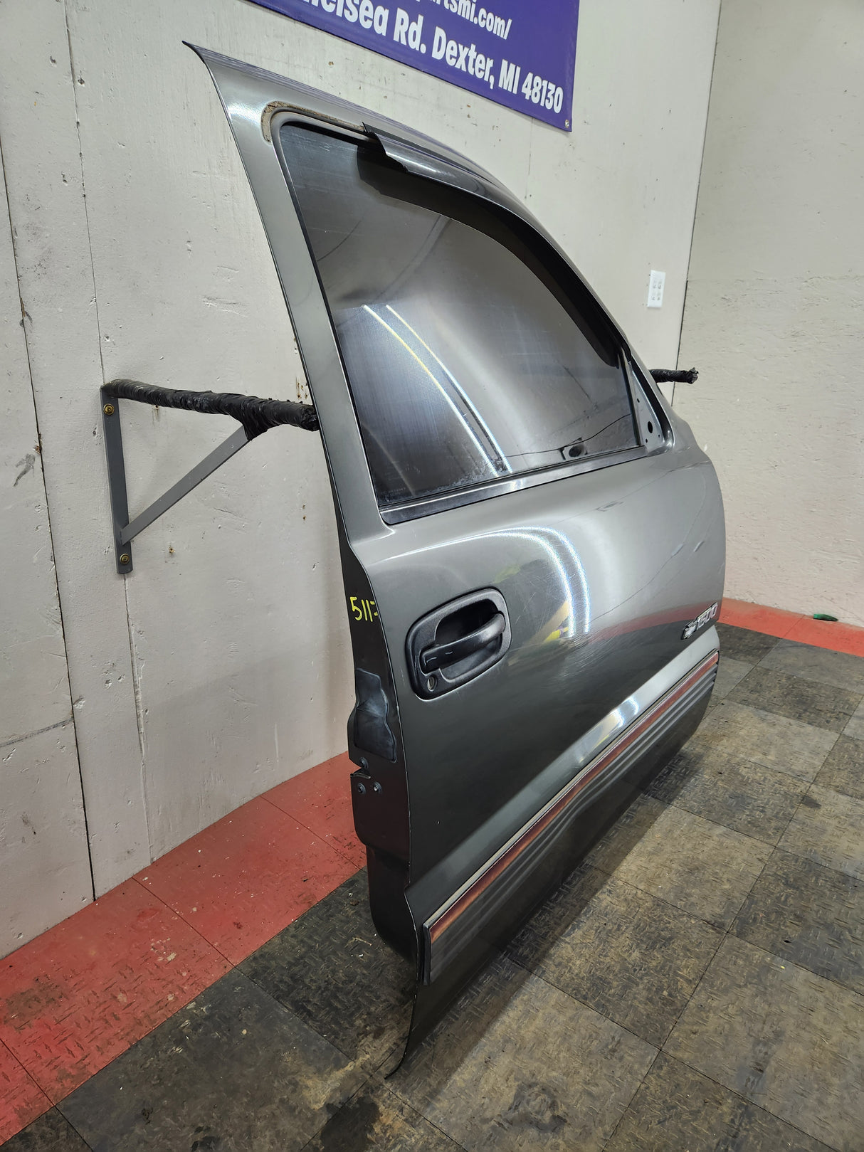 1999-2006 Chevrolet Silverado / GMC Sierra 1500 2500 3500 HD Front Passenger side Door RH