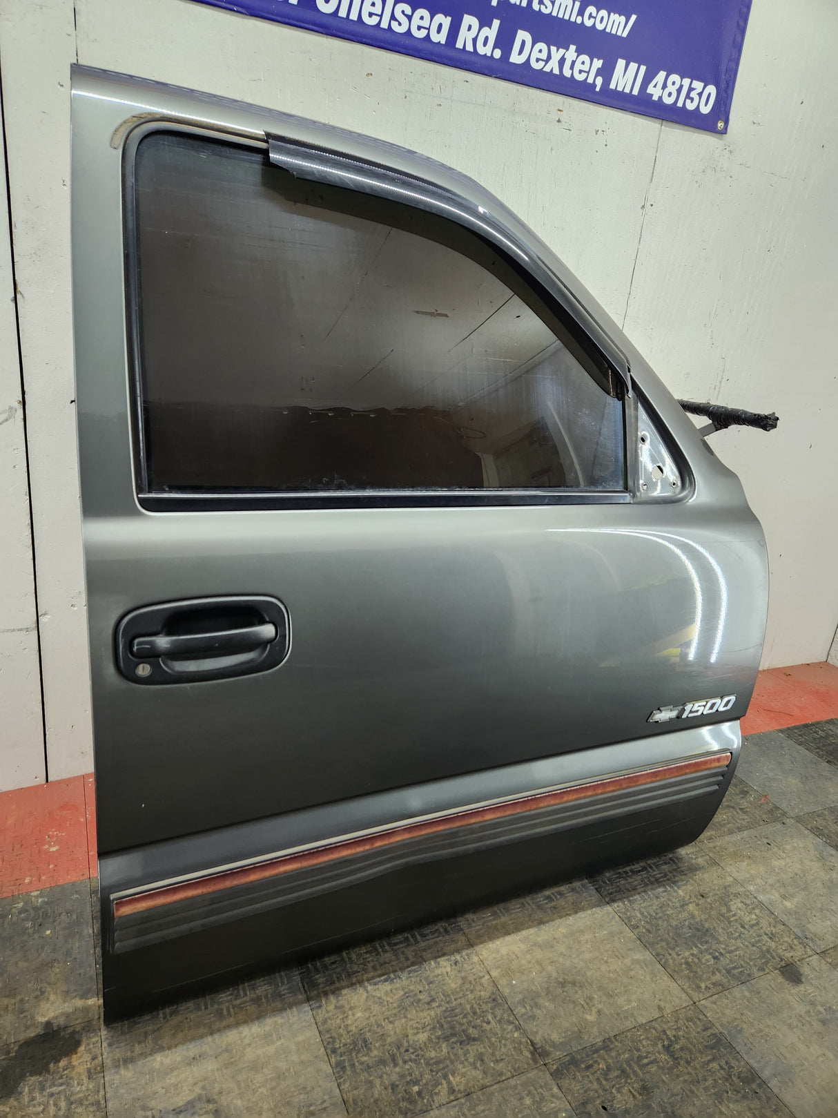 1999-2006 Chevrolet Silverado / GMC Sierra 1500 2500 3500 HD Front Passenger side Door RH