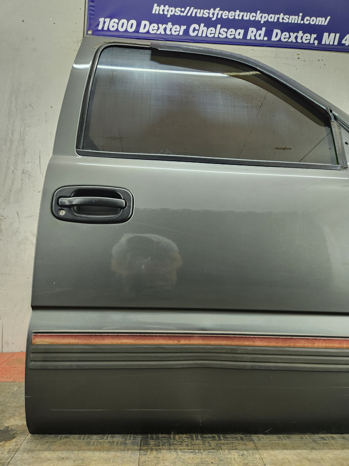 1999-2006 Chevrolet Silverado / GMC Sierra 1500 2500 3500 HD Front Passenger side Door RH