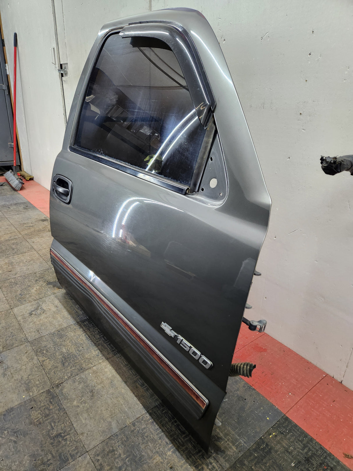 1999-2006 Chevrolet Silverado / GMC Sierra 1500 2500 3500 HD Front Passenger side Door RH