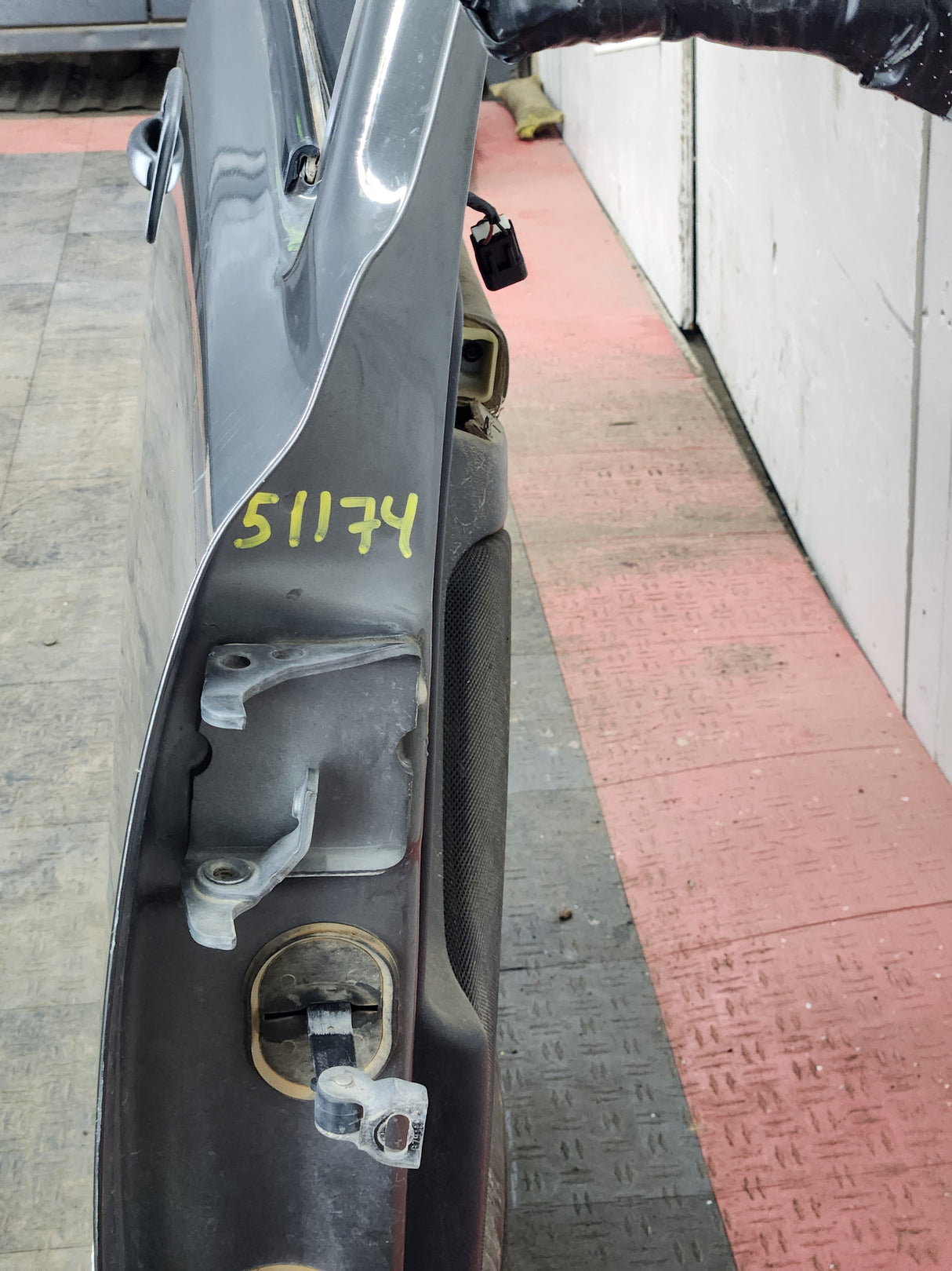 1999-2006 Chevrolet Silverado / GMC Sierra 1500 2500 3500 HD Front Passenger side Door RH