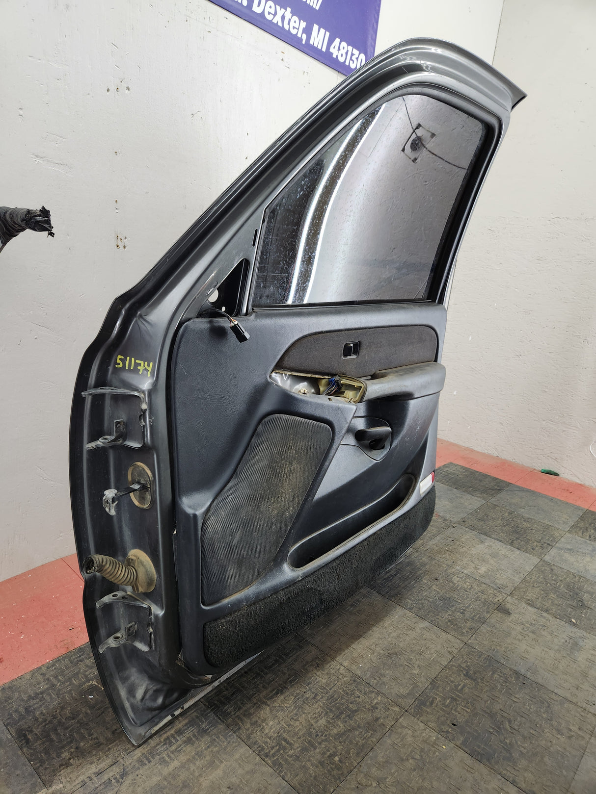 1999-2006 Chevrolet Silverado / GMC Sierra 1500 2500 3500 HD Front Passenger side Door RH