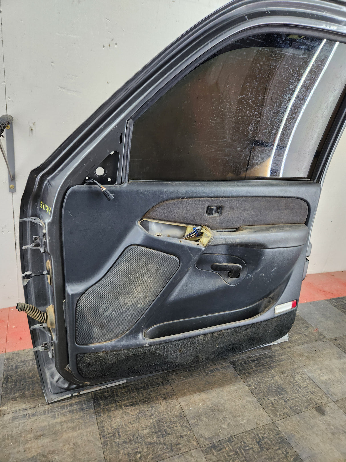 1999-2006 Chevrolet Silverado / GMC Sierra 1500 2500 3500 HD Front Passenger side Door RH