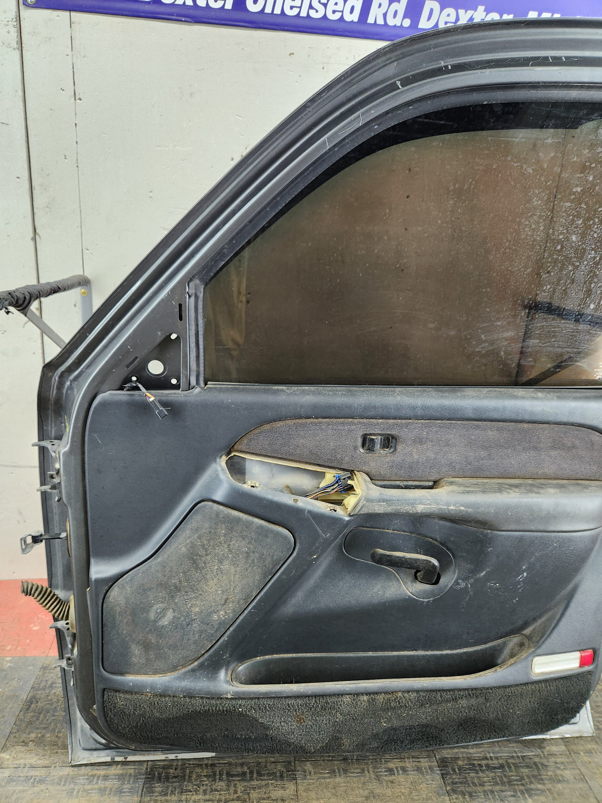 1999-2006 Chevrolet Silverado / GMC Sierra 1500 2500 3500 HD Front Passenger side Door RH