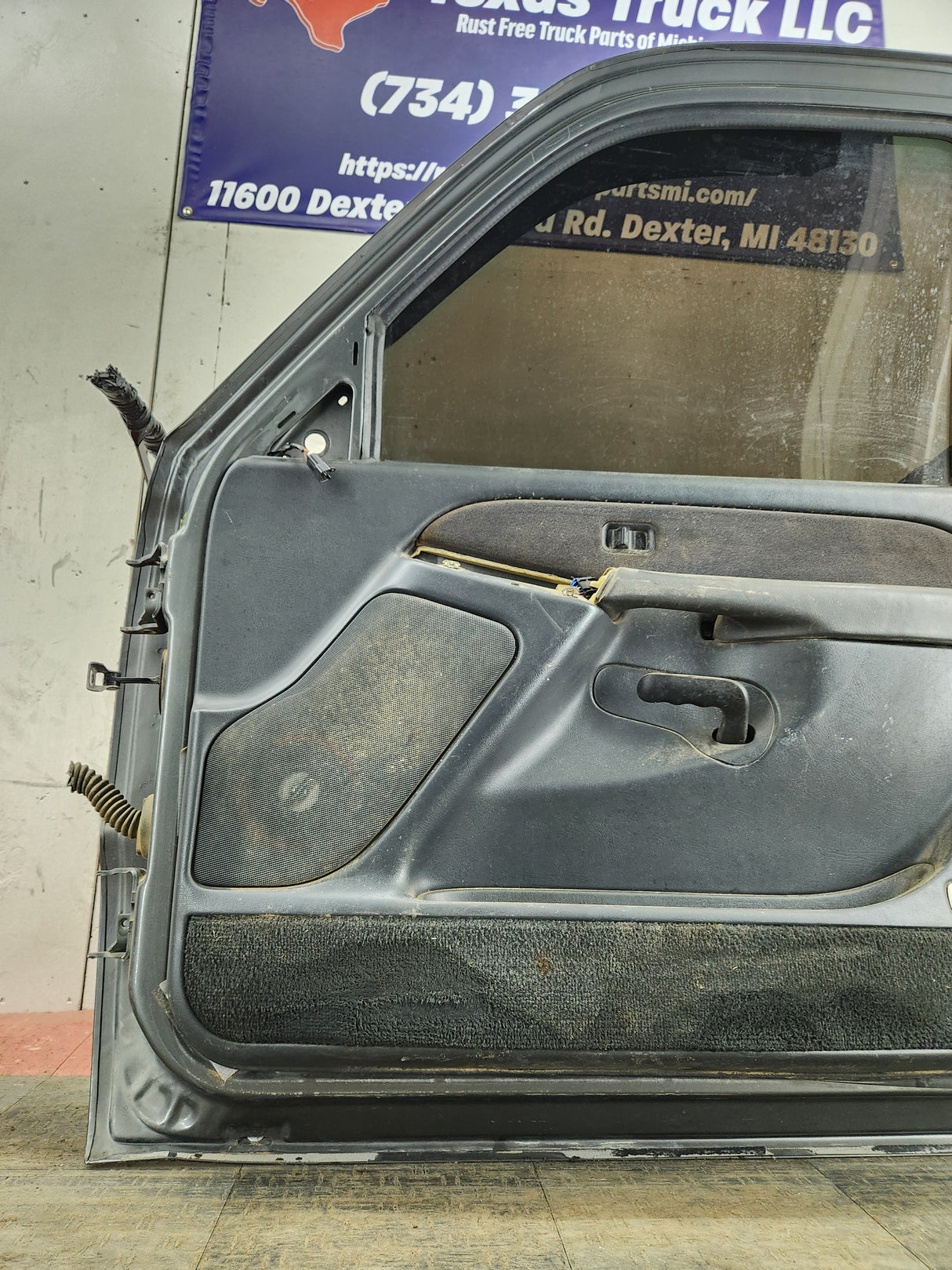 1999-2006 Chevrolet Silverado / GMC Sierra 1500 2500 3500 HD Front Passenger side Door RH