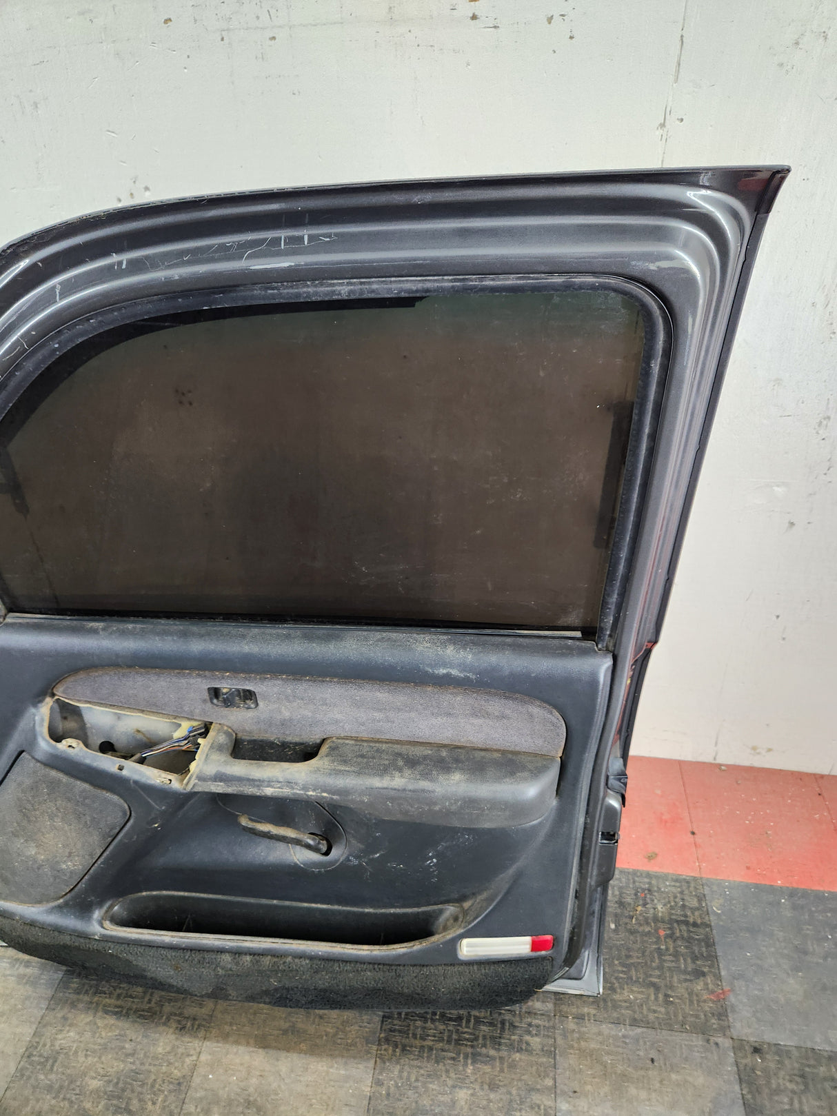 1999-2006 Chevrolet Silverado / GMC Sierra 1500 2500 3500 HD Front Passenger side Door RH