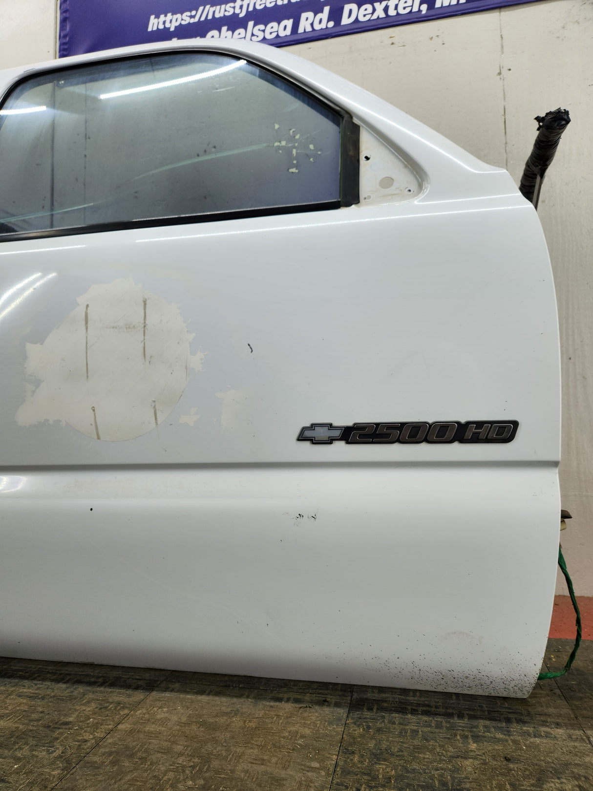 1999-2006 Chevrolet Silverado / GMC Sierra 1500 2500 3500 HD Front Passenger side Door RH